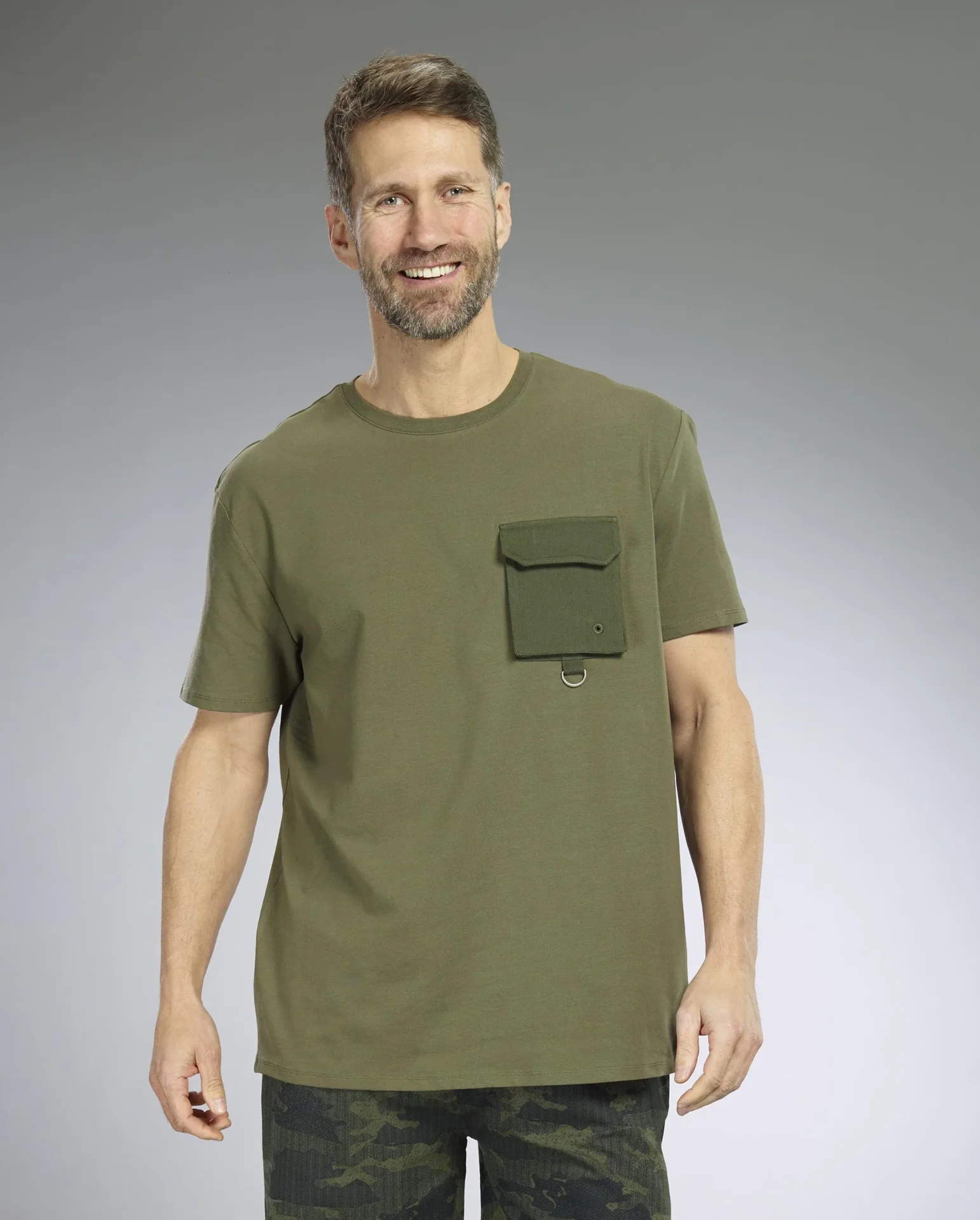 Bermuda Shorts, Farbe camouflage/grün/schwarz, Gr.M - 8