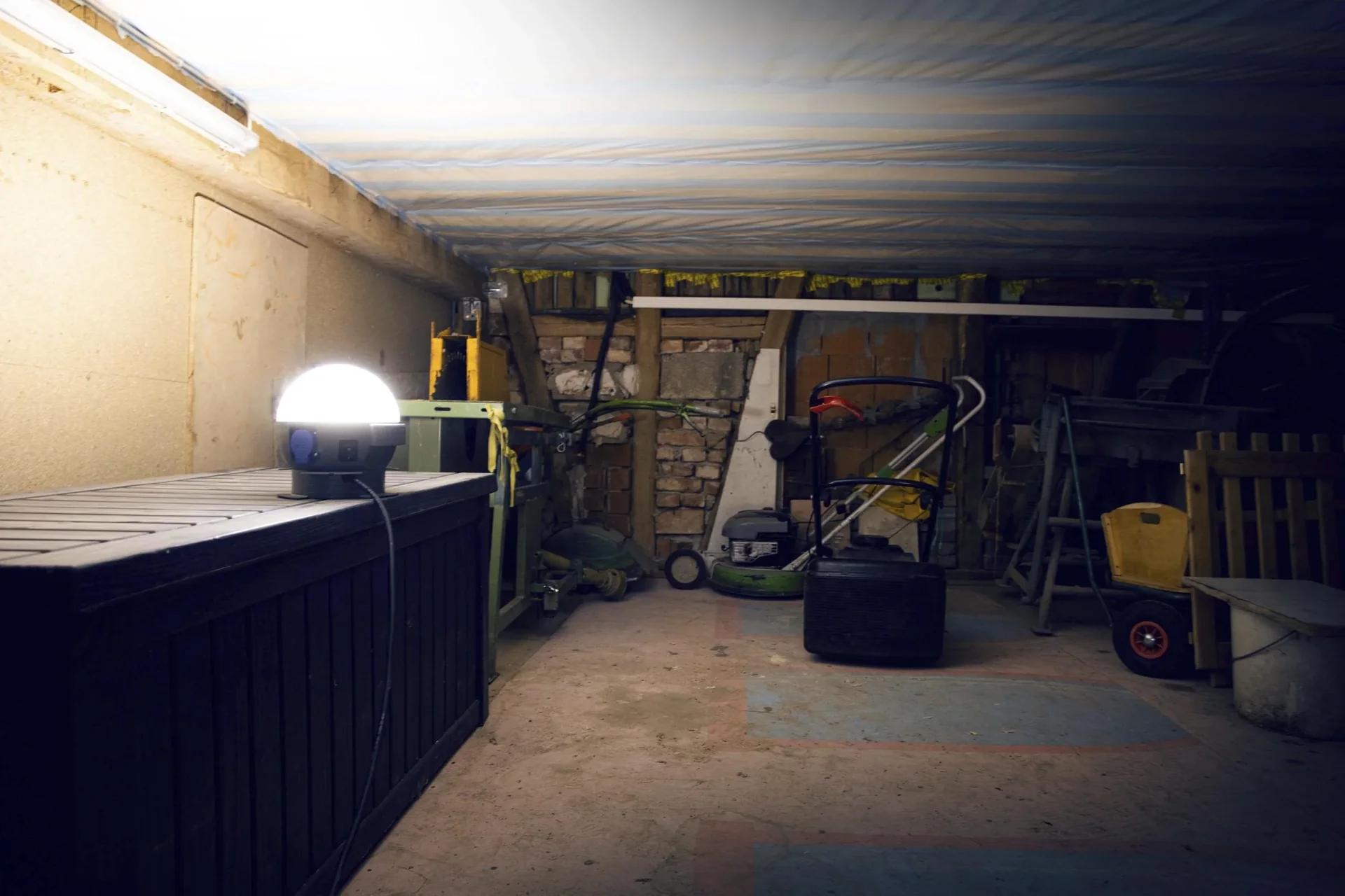 LED Arbeitsleuchte Future Ball 20W, mit Steckdose - 4