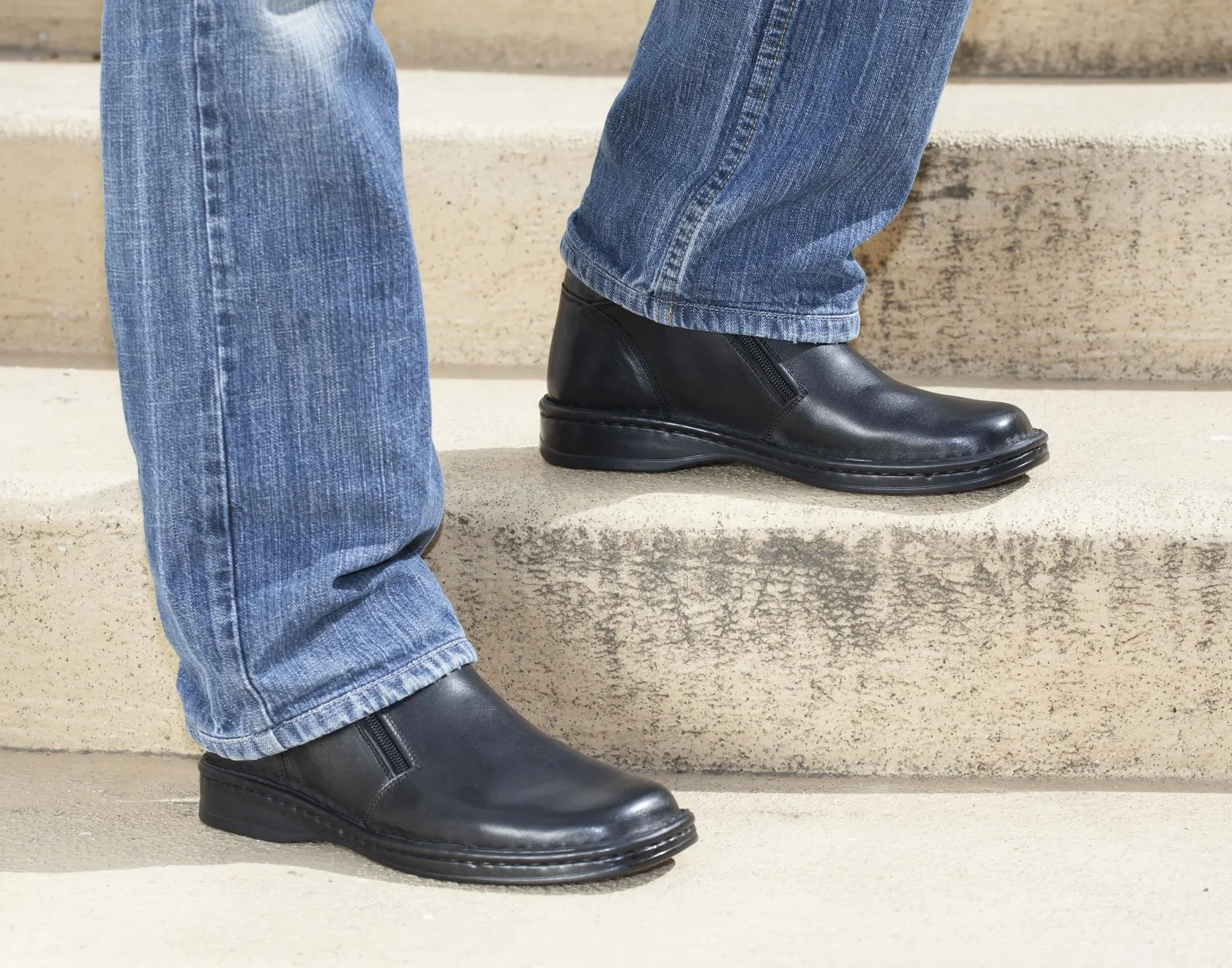 Herren Halbstiefel mit Reißverschlüssen und Warmfutter, Farbe schwarz, Gr. 40 - 2
