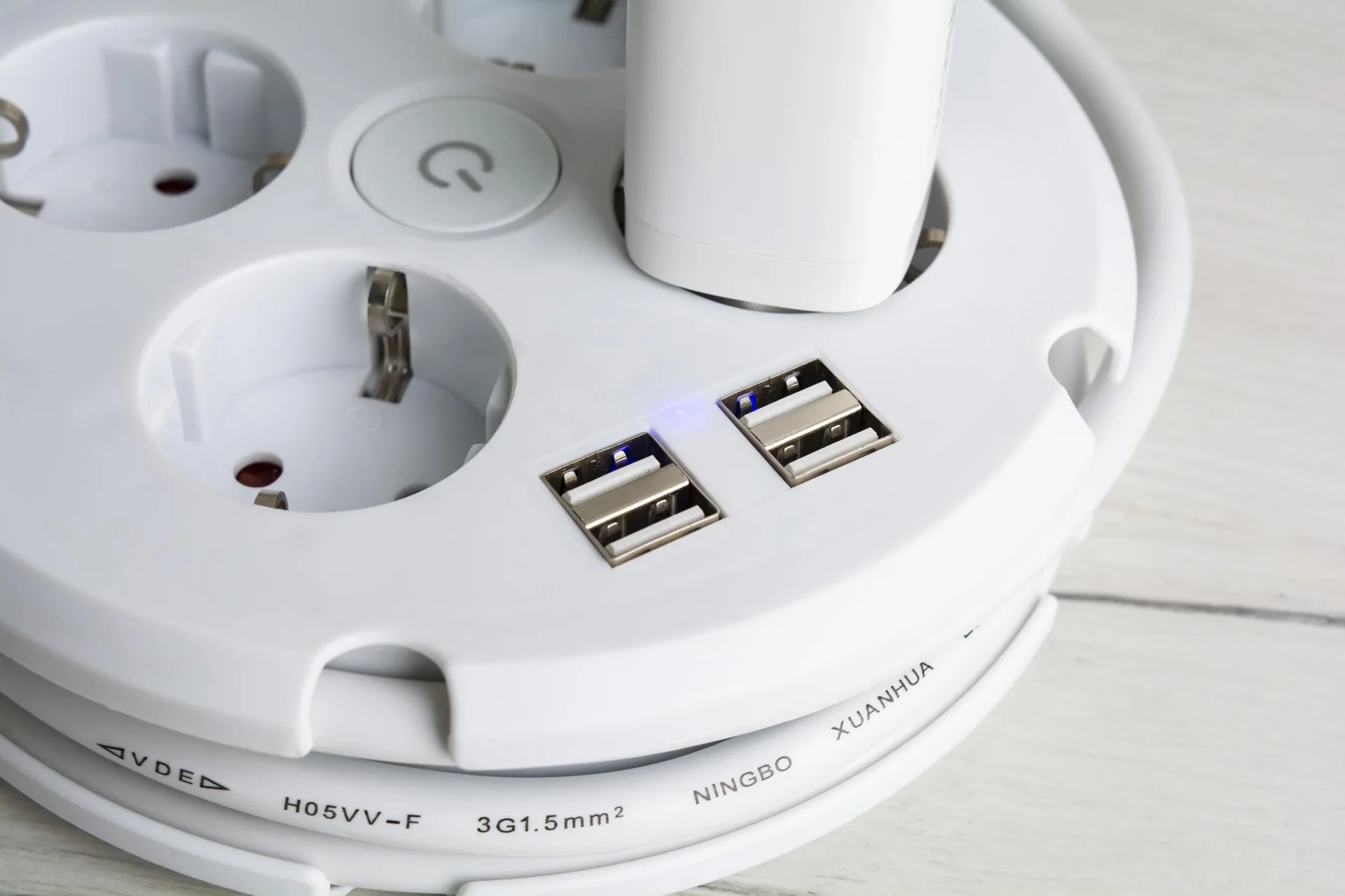 Steckdosenleiste mit Kabeltrommel und USB-A, 4-fach - 3