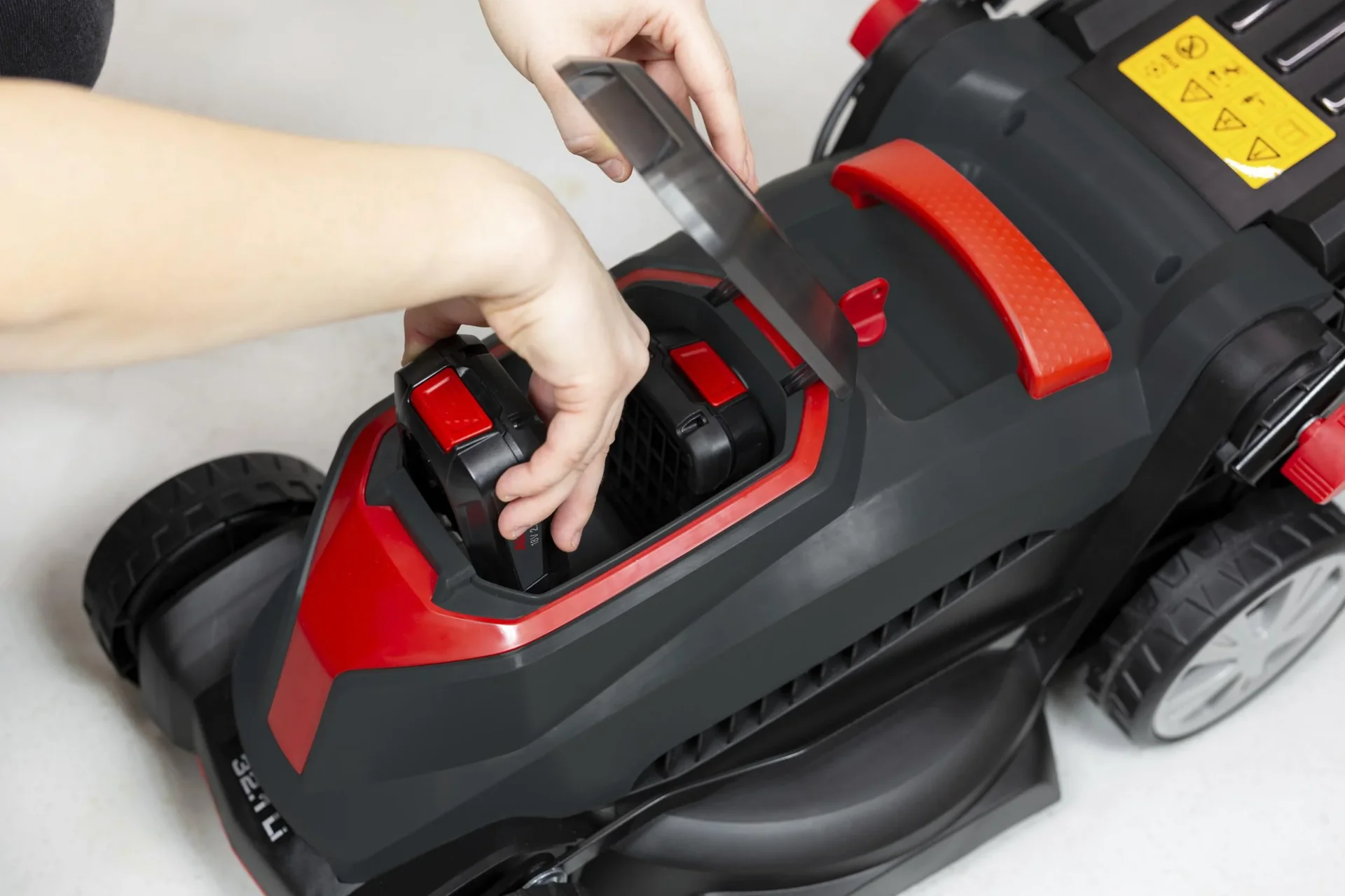 BOSCH HOME AND GARDEN COMPATIBLE Akku-Rasenmäher 32.1 Li - 1