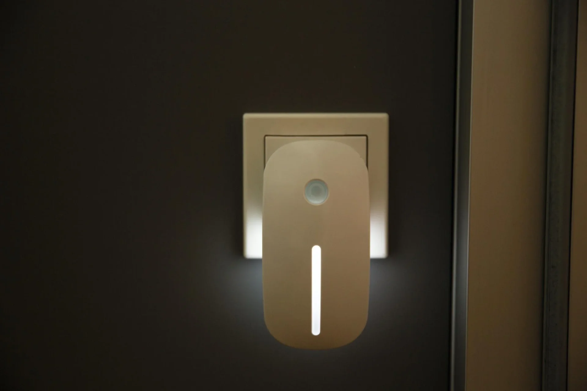 LED Nachtlicht mit Dämmerungsschalter - 0