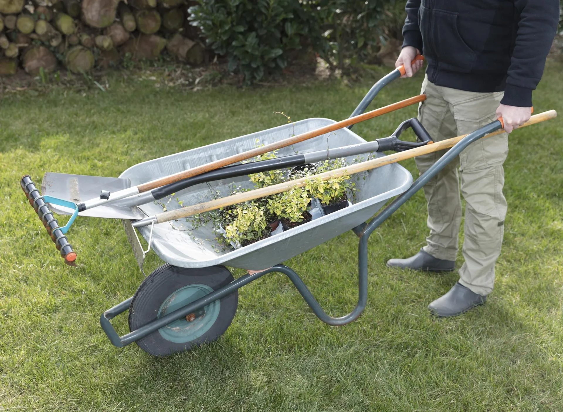 Gartengeräte Schubkarrenhalterung bis max. 20 mm Schubkarrenrandbreite, LxB 190x50 mm, Gewicht 500 g - 6