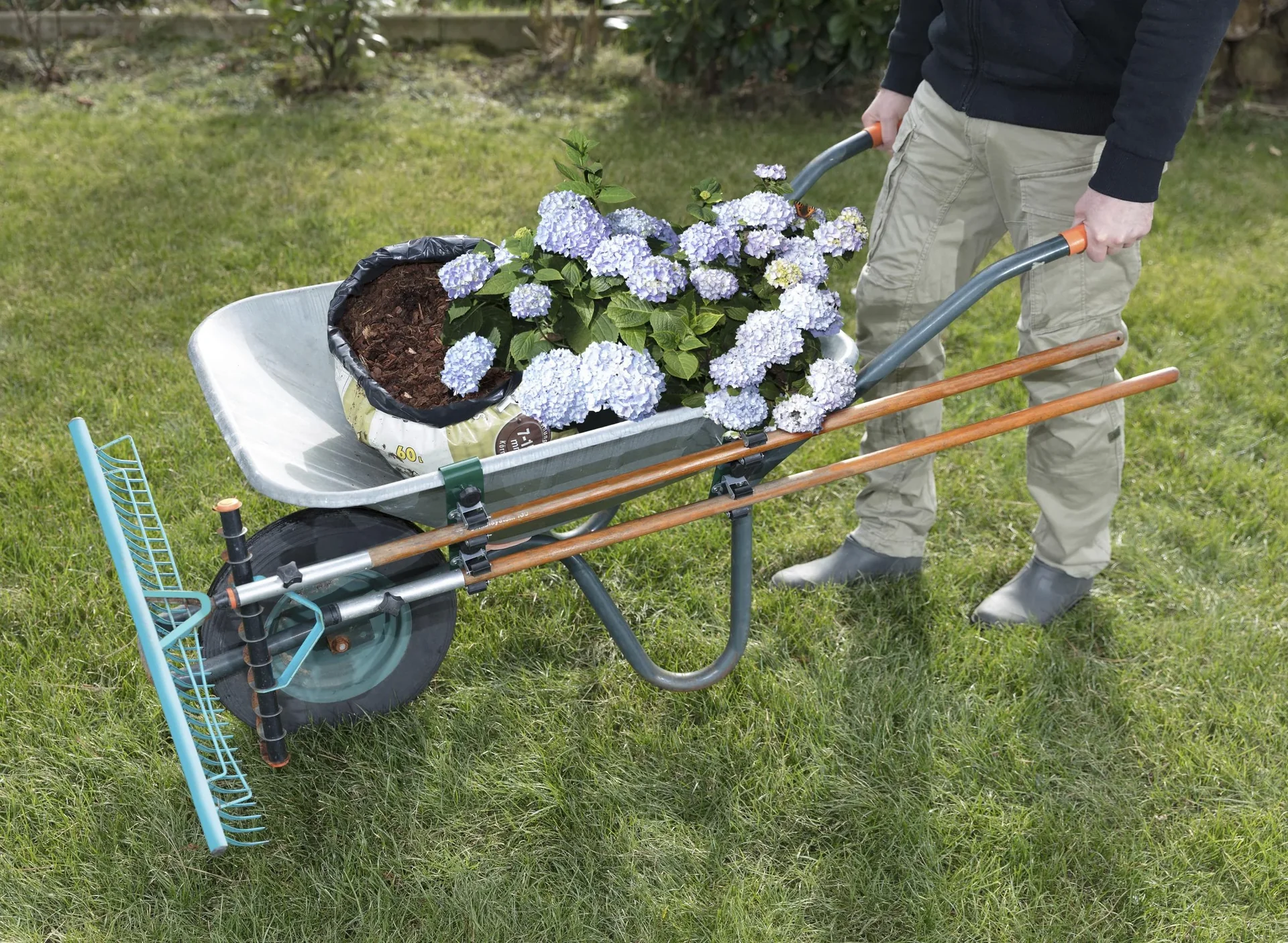 Gartengeräte Schubkarrenhalterung bis max. 20 mm Schubkarrenrandbreite, LxB 190x50 mm, Gewicht 500 g - 7