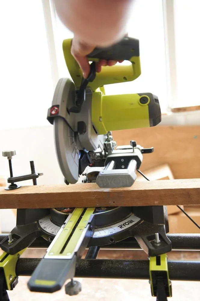 Kapp- und Gehrungssäge mit Zugfunktion, 1500 Watt, Sägeblattdurchmesser 216 mm - 3