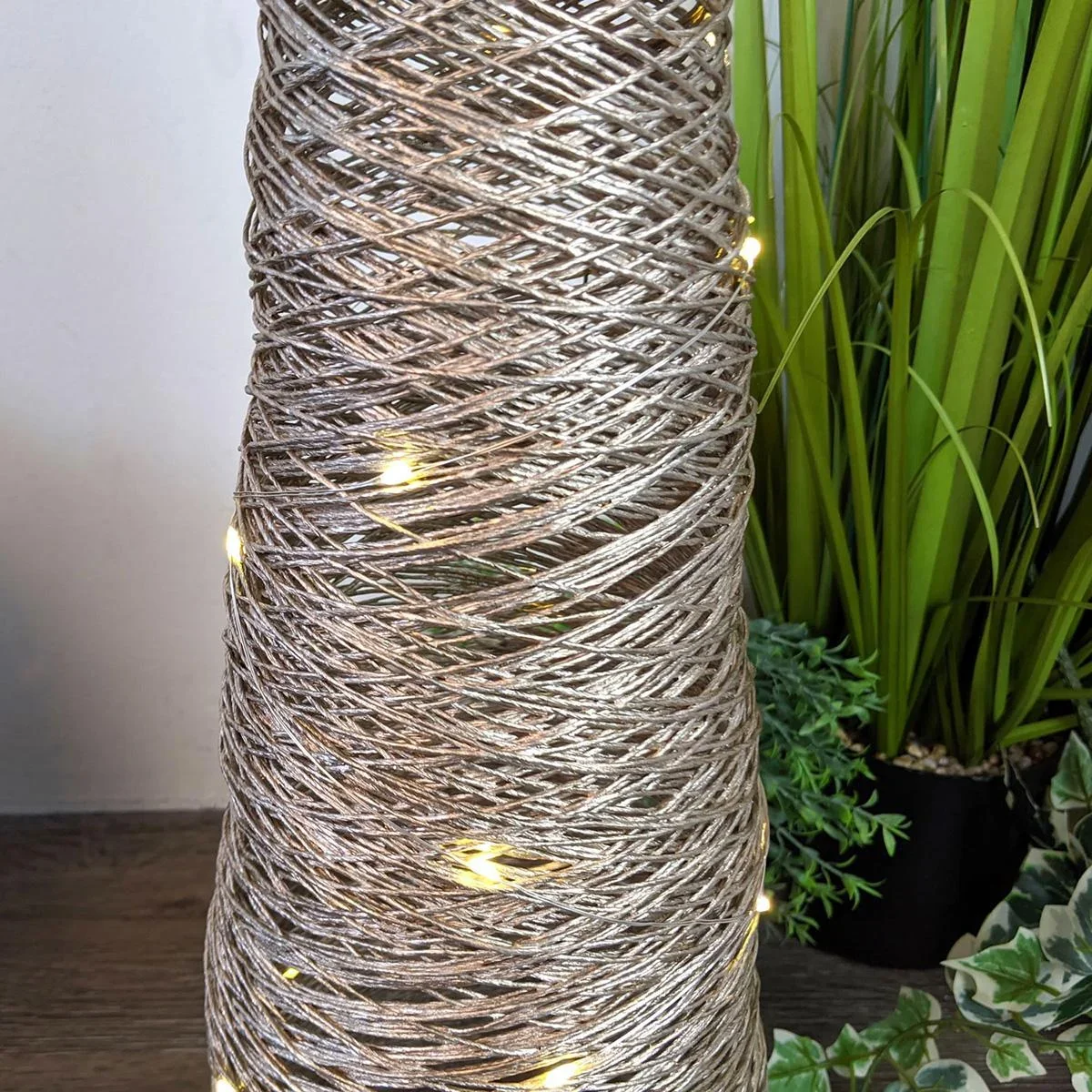 Dekorativer Lichtkegel - Pyramide 40 LED - H80cm - Gold - 1