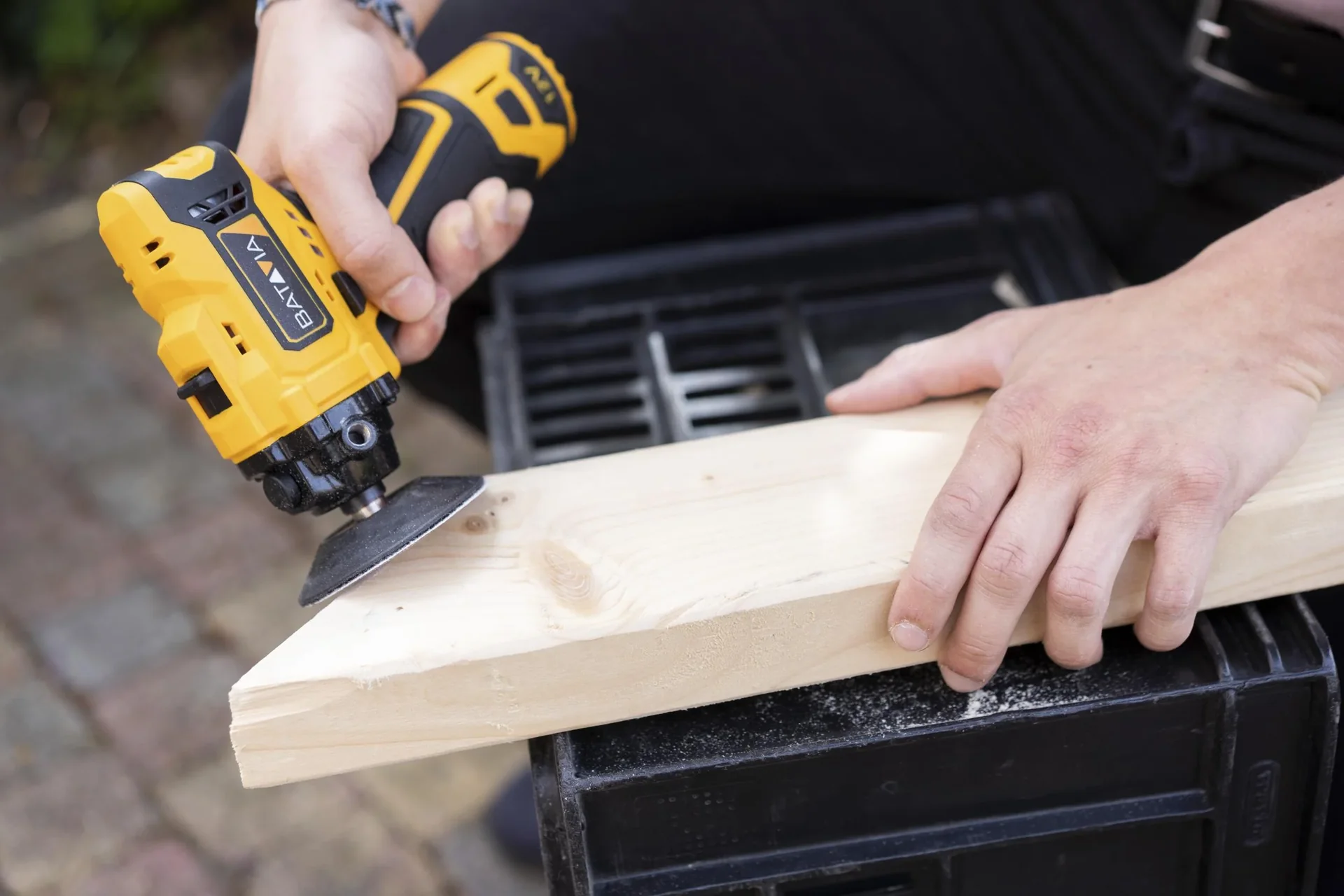 12V Poliermaschine 75mm (ohne Akku und Ladegerät) - 3