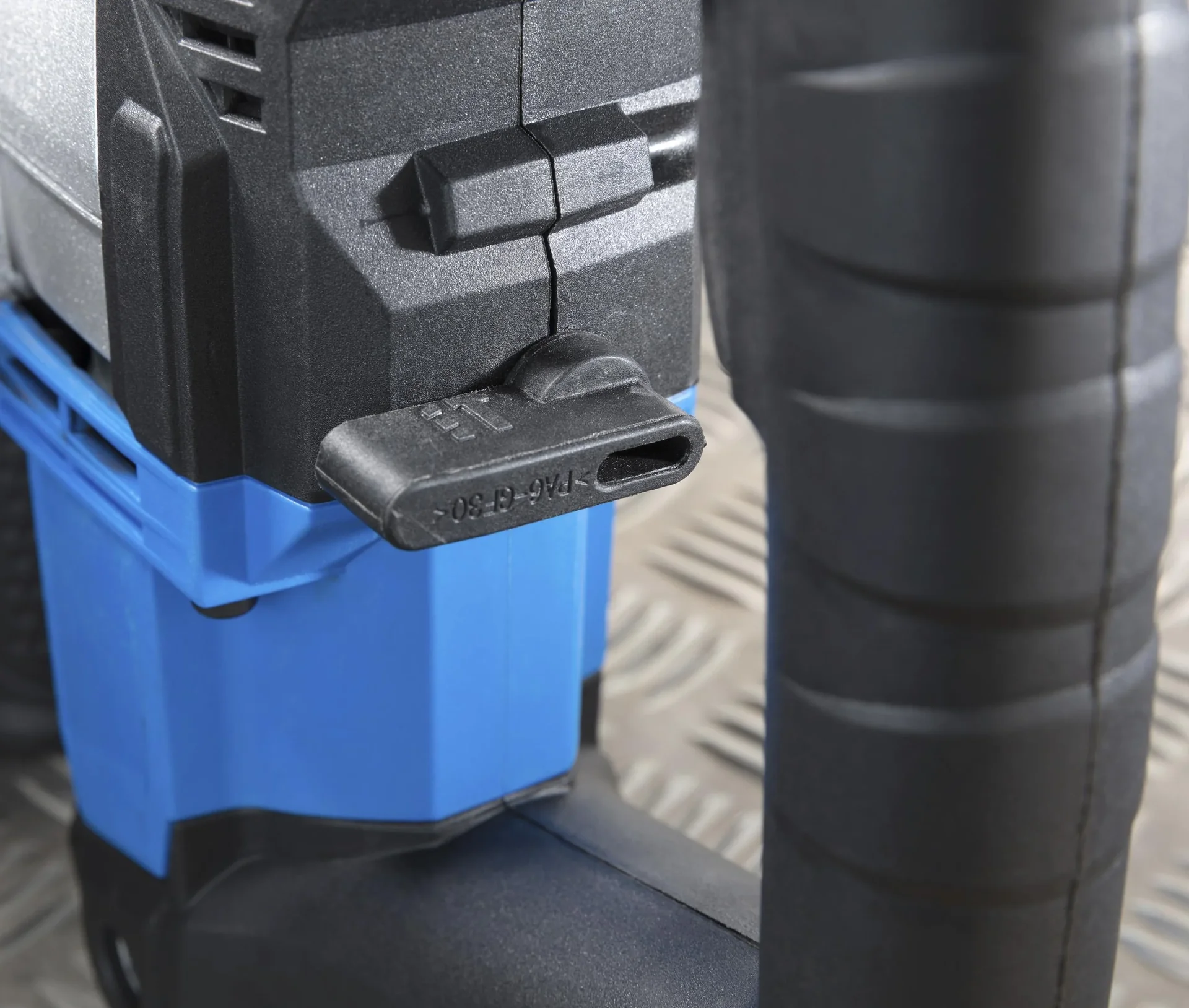 Bohr- und Meißelhammer 900 Watt - 2