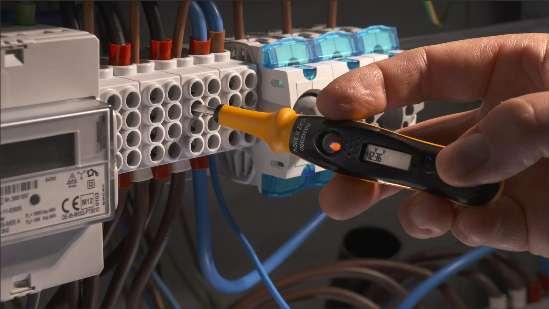 Spannungsprüfer, 1-polig mit LCD-Anzeige, 12-220 V AC/ 12-36 V DC - 5