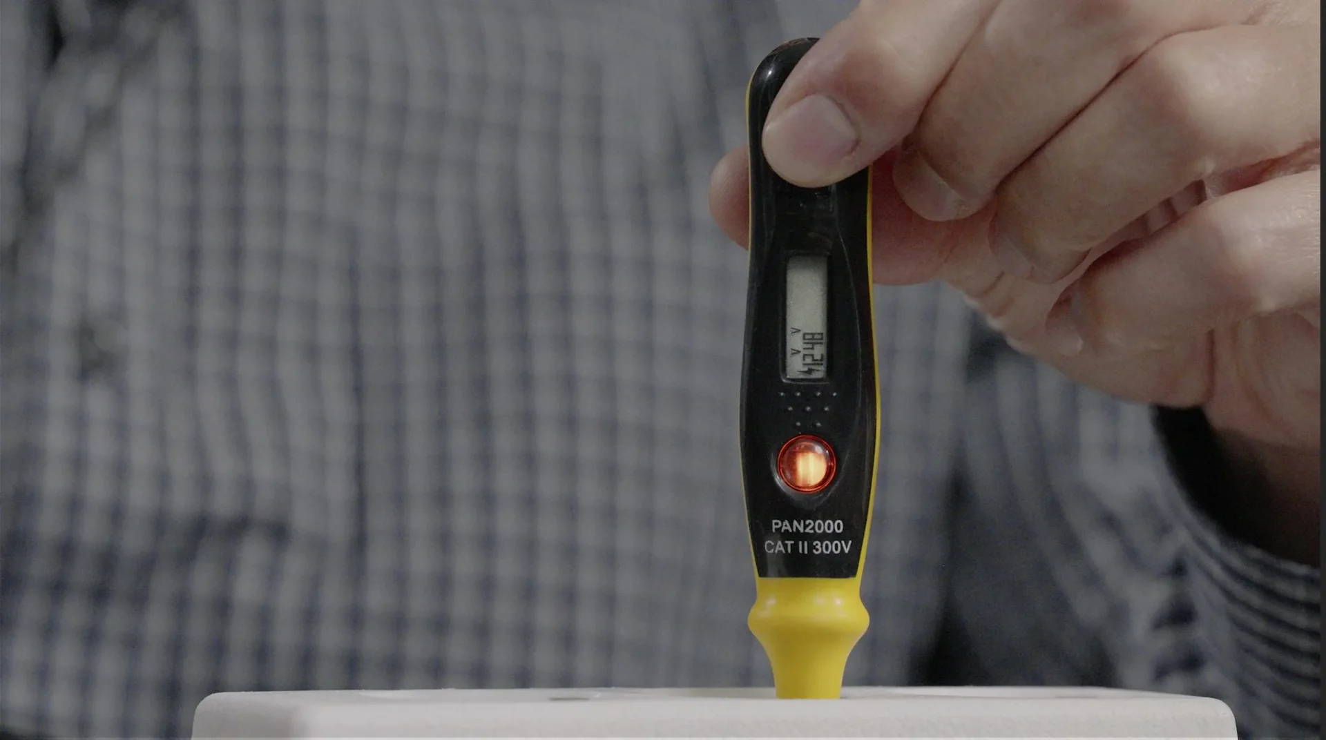 Spannungsprüfer, 1-polig mit LCD-Anzeige, 12-220 V AC/ 12-36 V DC - 6