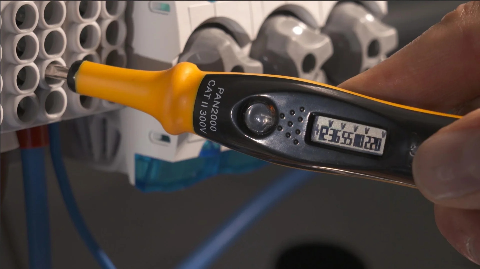 Spannungsprüfer, 1-polig mit LCD-Anzeige, 12-220 V AC/ 12-36 V DC - 8