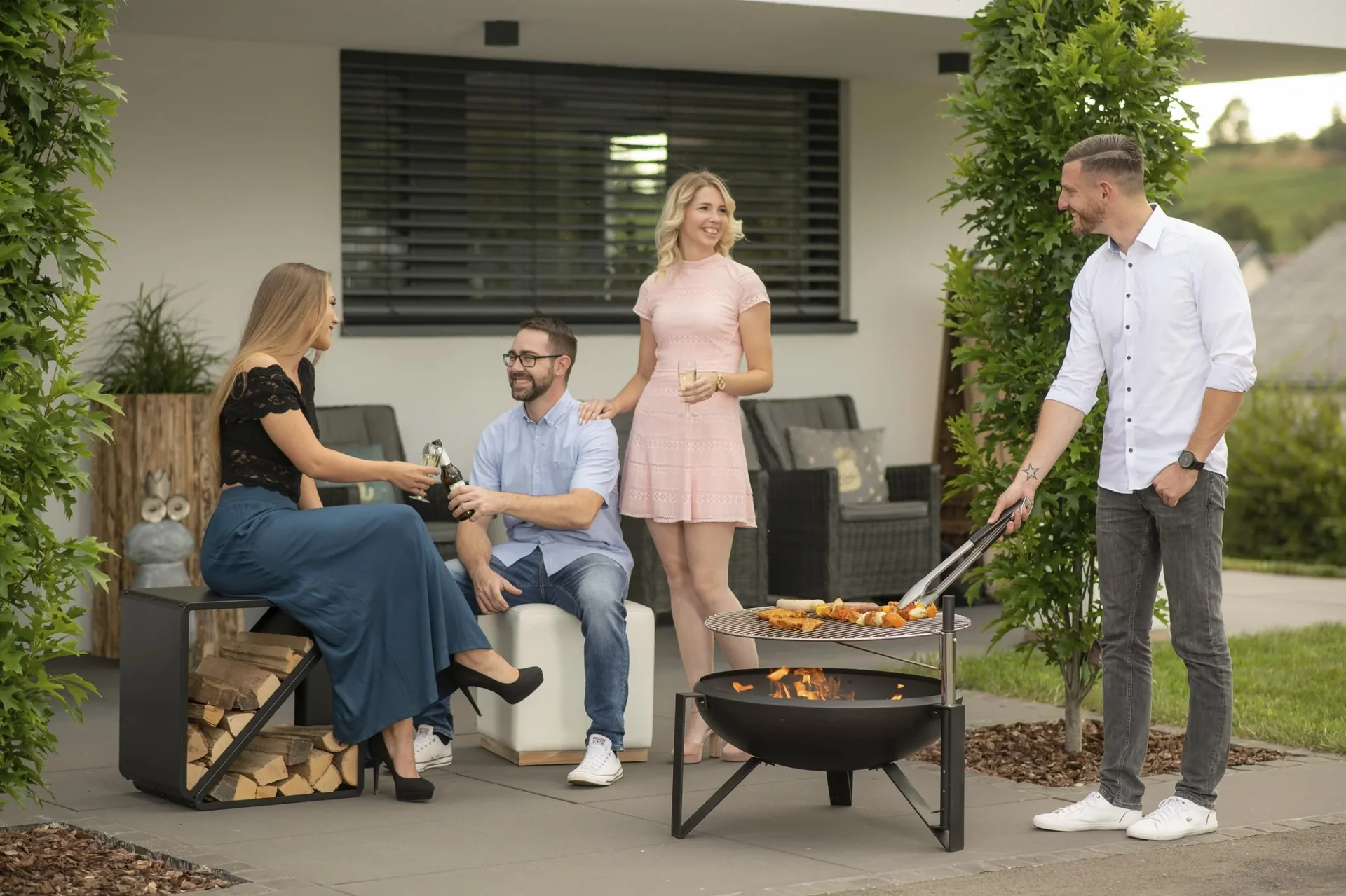 Grill Feuerstelle inklusive Grillrost 70x70x75 cm Schwarz - 3