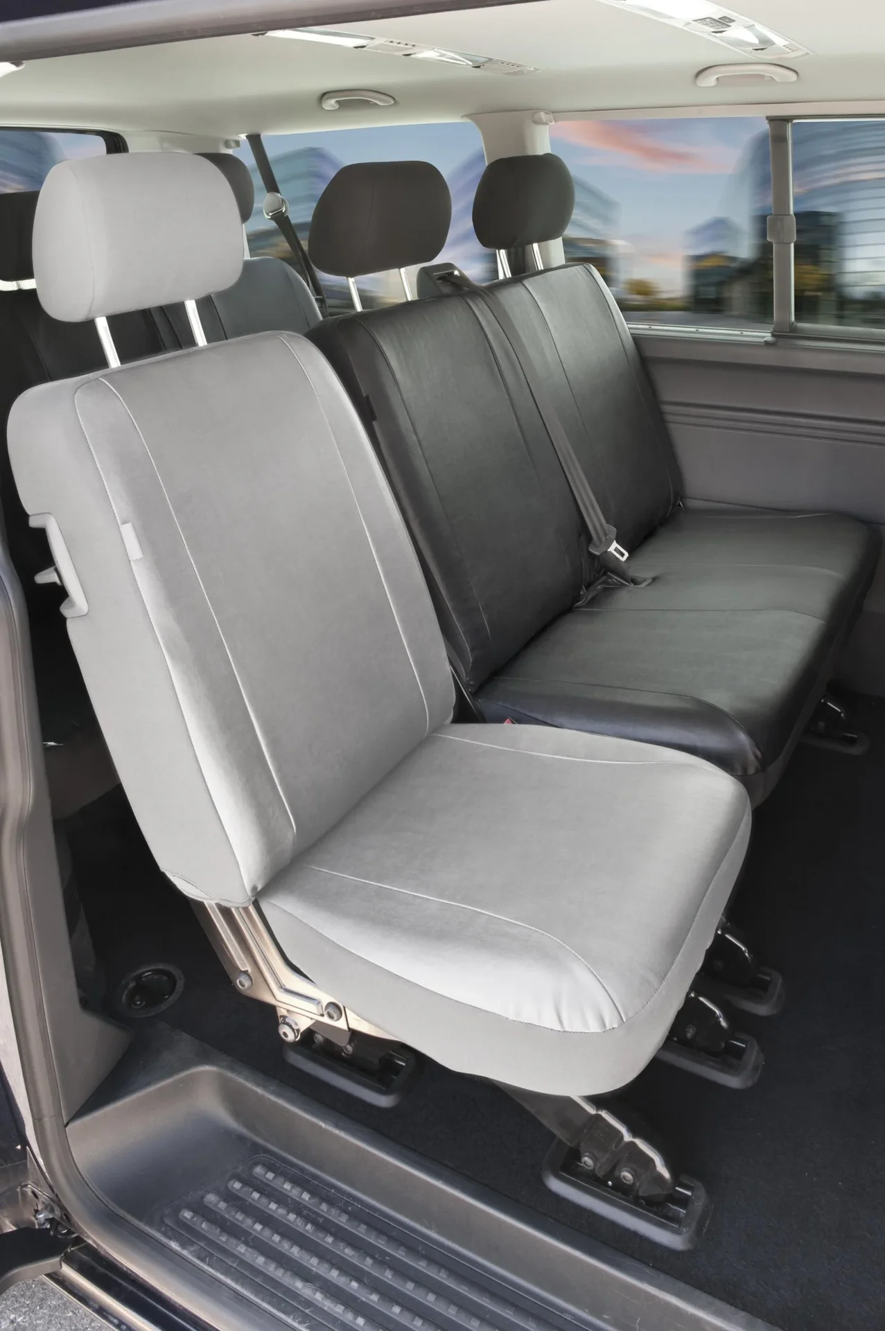 Passform Sitzbezüge für VW T5 Doppelbank hinten aus Kunstleder passend ab BJ 04/2003 bis 06/2015 - 1