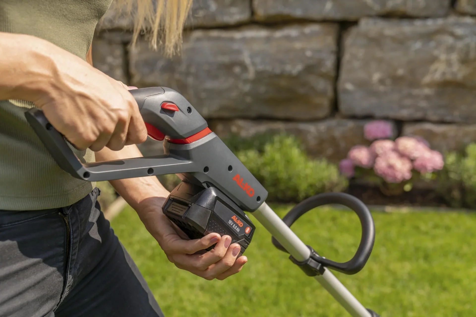 BOSCH HOME AND GARDEN COMPATIBLE Akku-Rasenlüfter AR 1835 - inkl. Akku und Ladegerät - 1