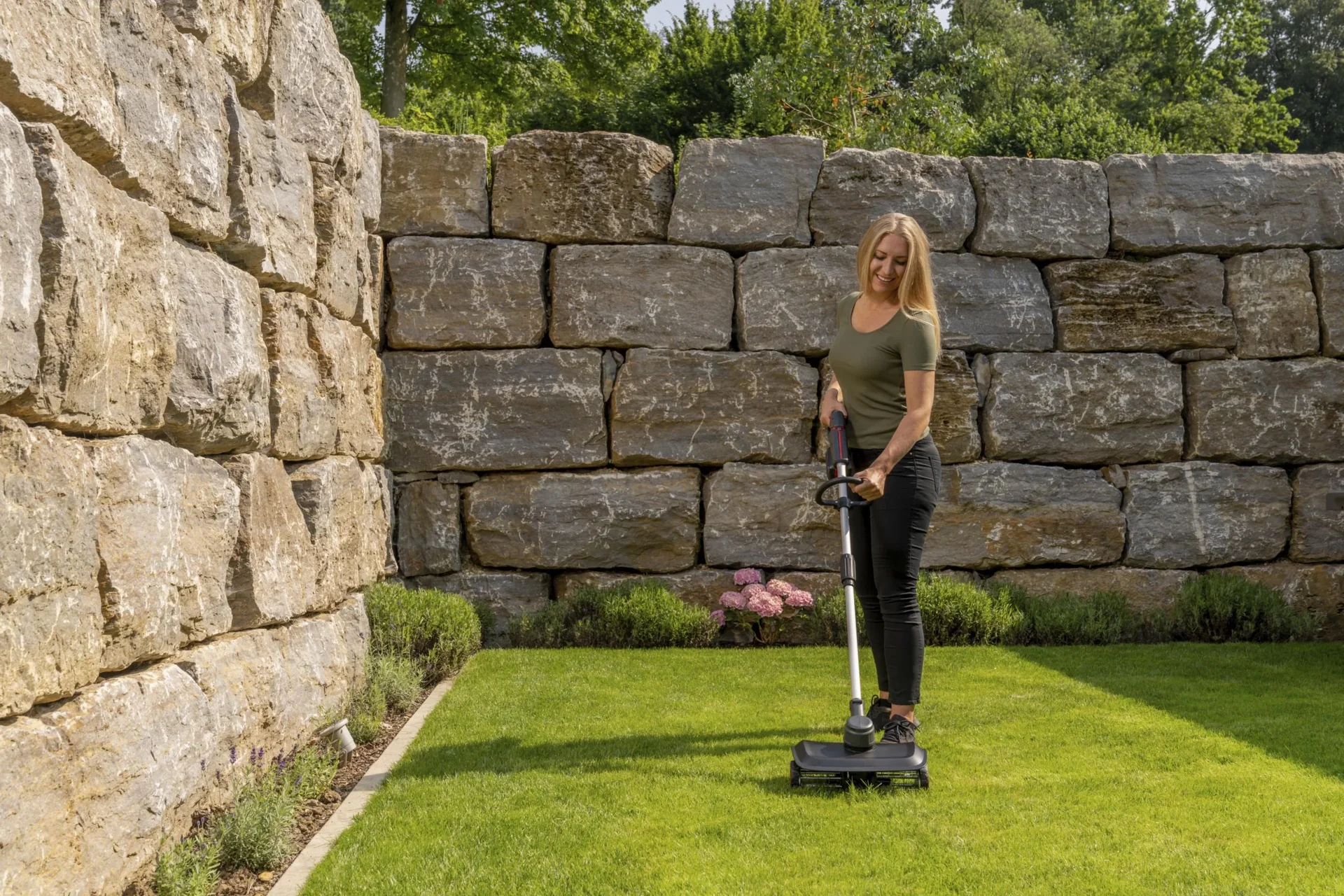 BOSCH HOME AND GARDEN COMPATIBLE Akku-Rasenlüfter AR 1835 - inkl. Akku und Ladegerät - 2