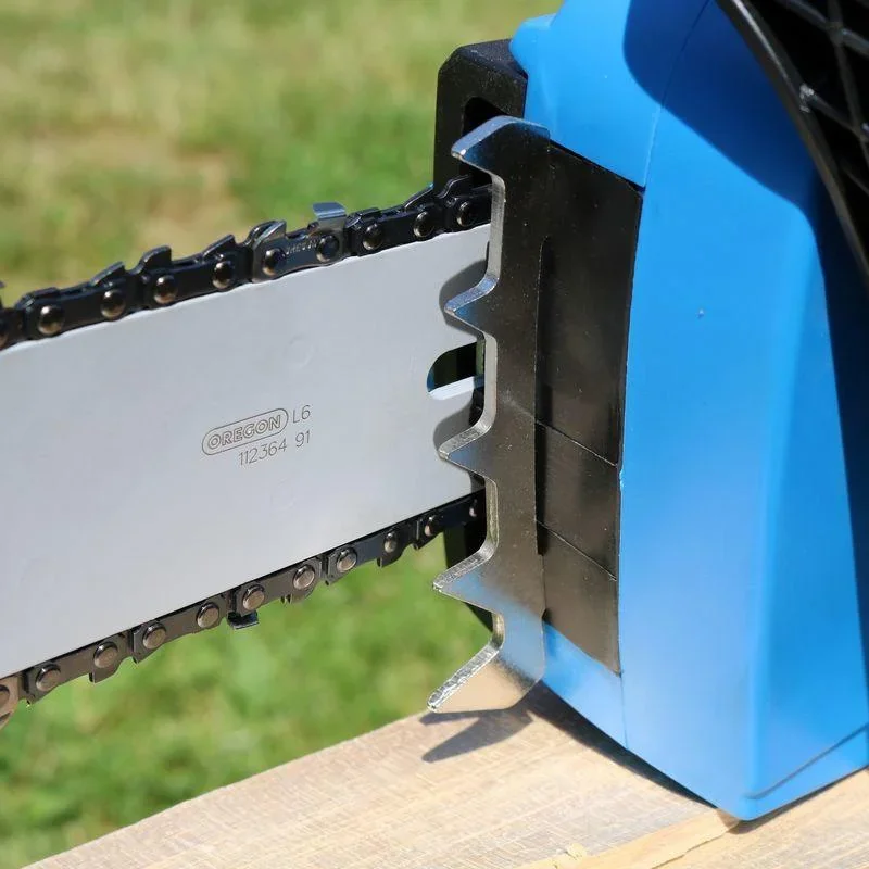 Kettensäge 2200W mit Universal-Astsäge - 4