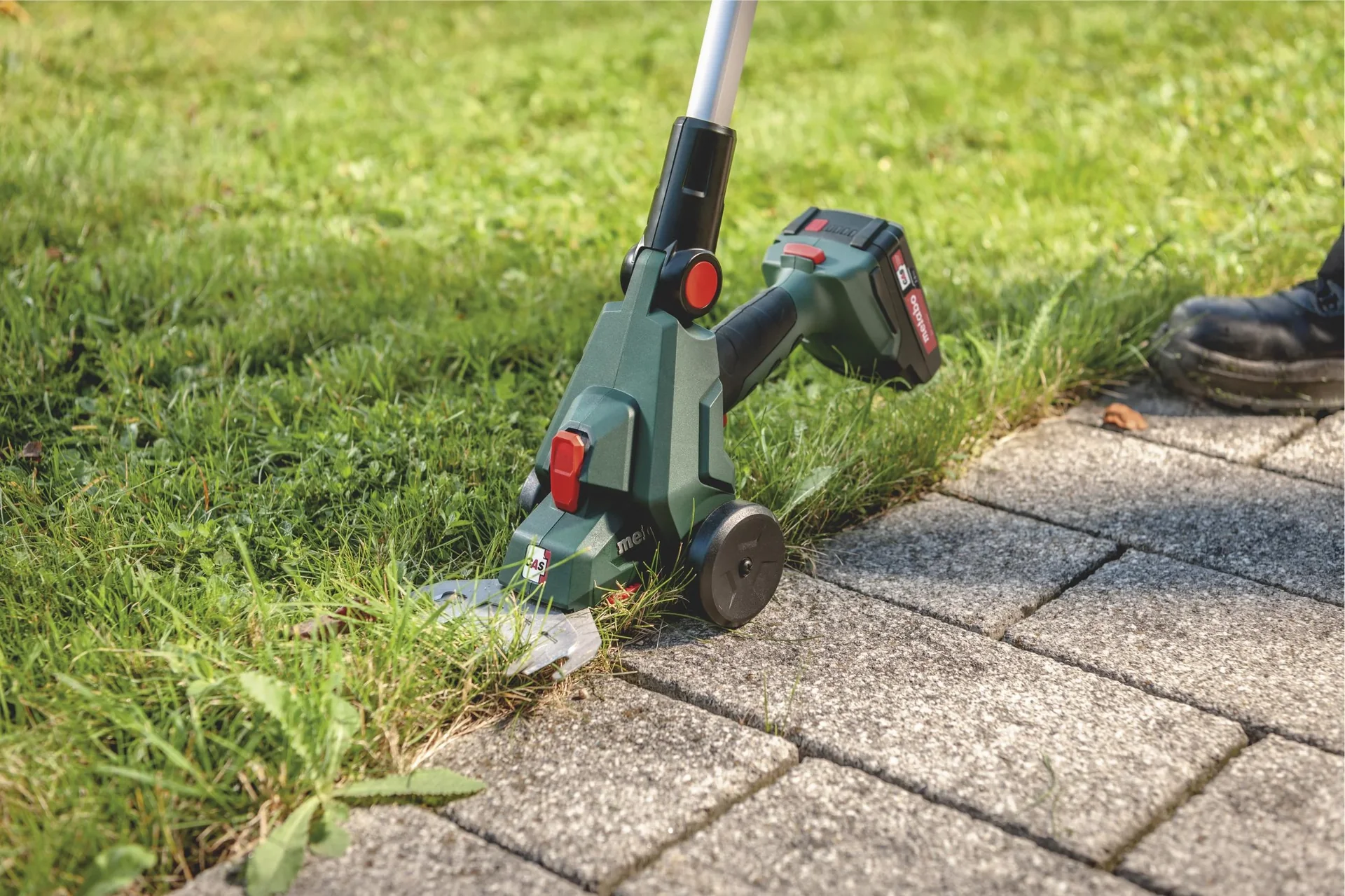 Akku-Strauch- und Grasschere SGS 18 LTX Q in metaBOX 145 L - 0