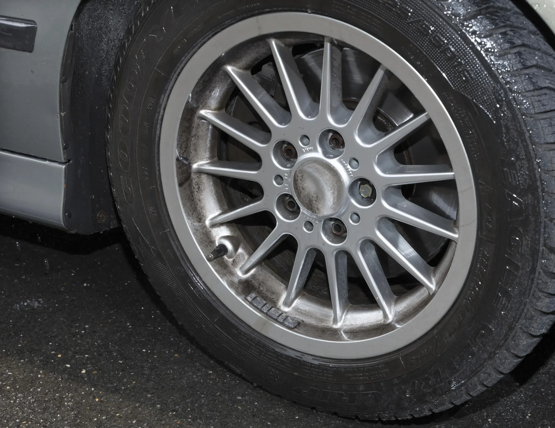 High-Tech Felgen Reinigungsbürste - extrem einfache und schnelle Reinigung von Felgen - 1