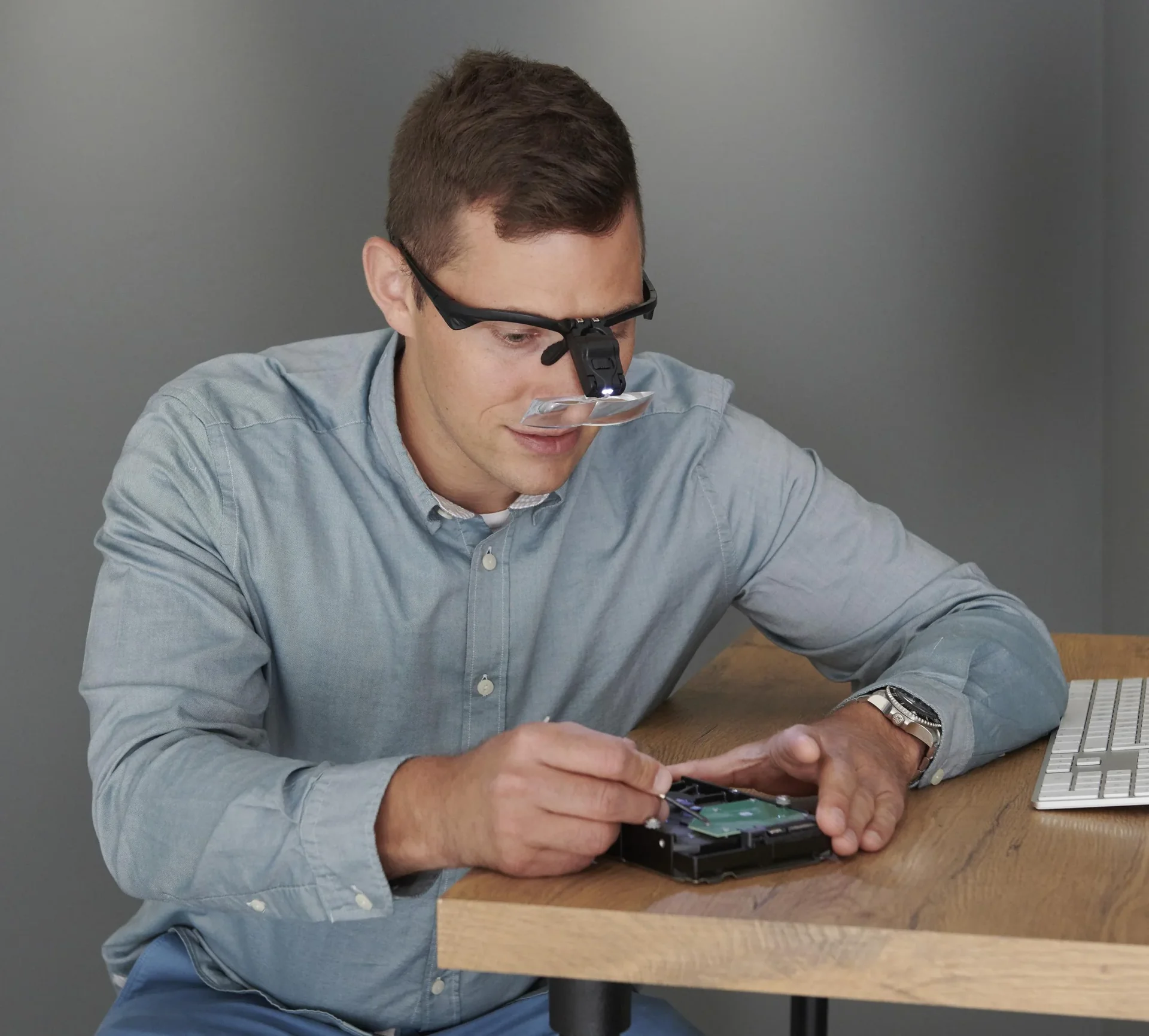 LED-Lupenbrille mit 5 Vergrößerungseinsätzen - 0