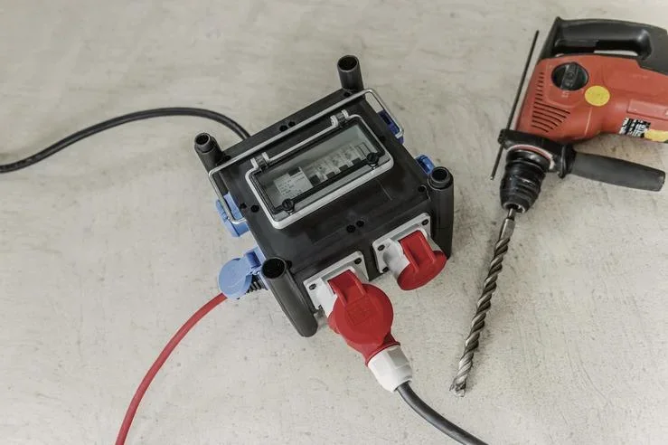 Kompakter Gummi-Stromverteiler BSV 3 FI/16 2 IP44 - 0