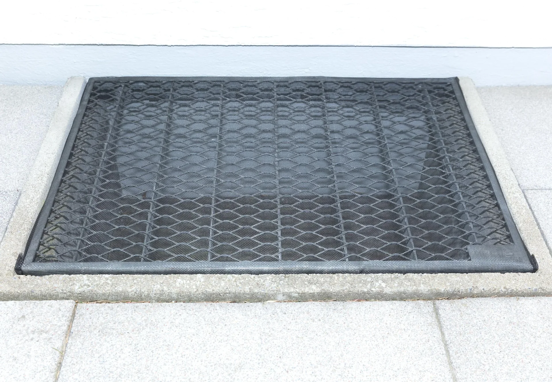 Schmutz- und Kleintier Abweiser für Lichtschächte, Fiberglasgewebe - 2