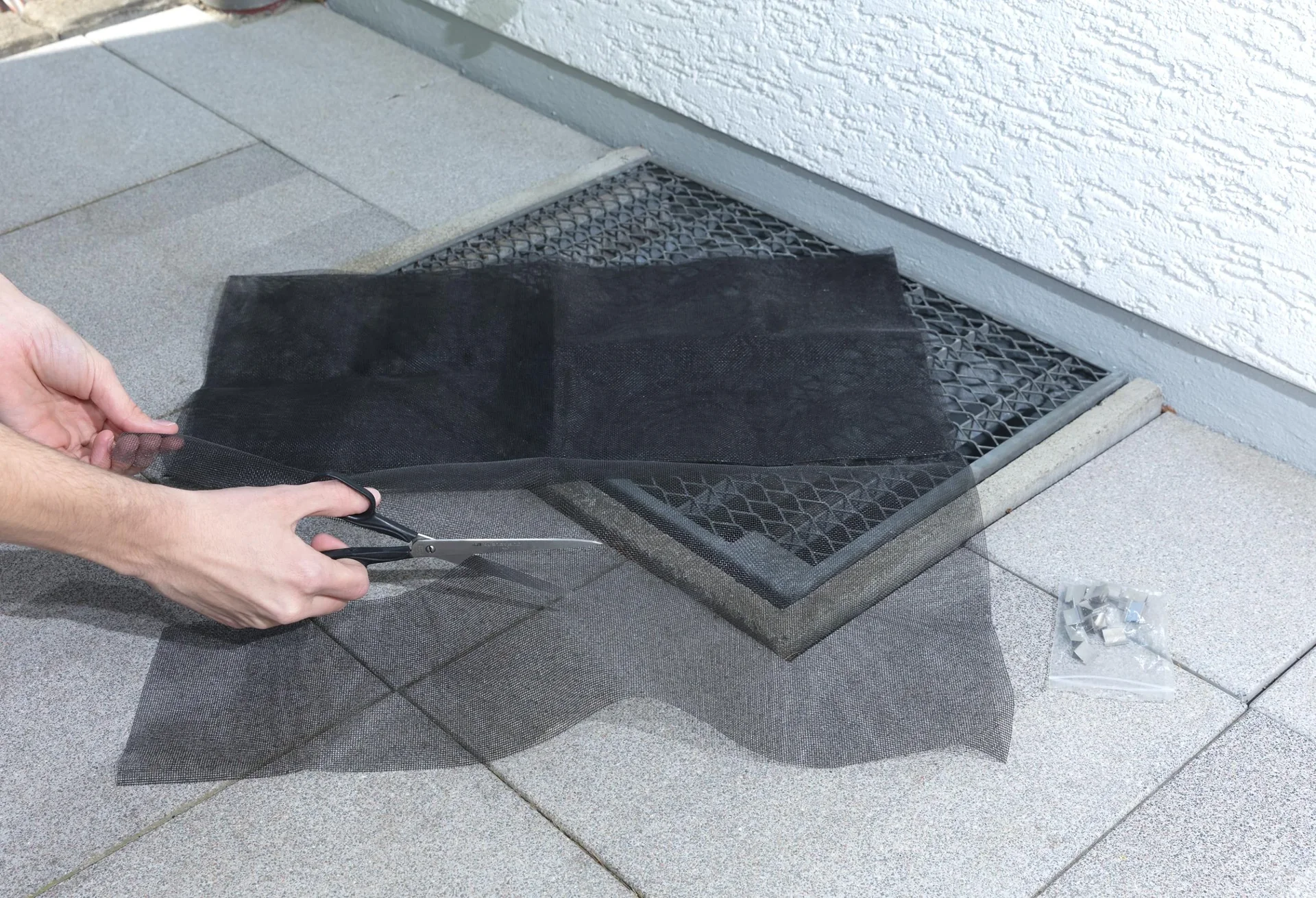 Schmutz- und Kleintier Abweiser für Lichtschächte, Fiberglasgewebe - 3