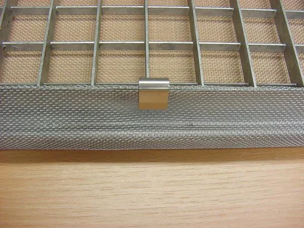 Schmutz- und Kleintier Abweiser für Lichtschächte, Fiberglasgewebe - 7