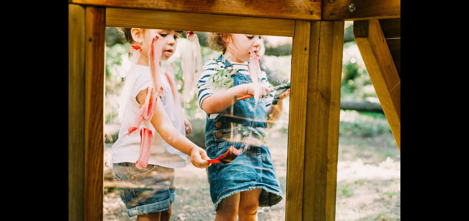 Discovery Spielhaus Outdoor-Spielhaus für Kinder aus Holz, Kletterrampe, Rutsche, Pflanzkübel, Malscheibe, natur - 2