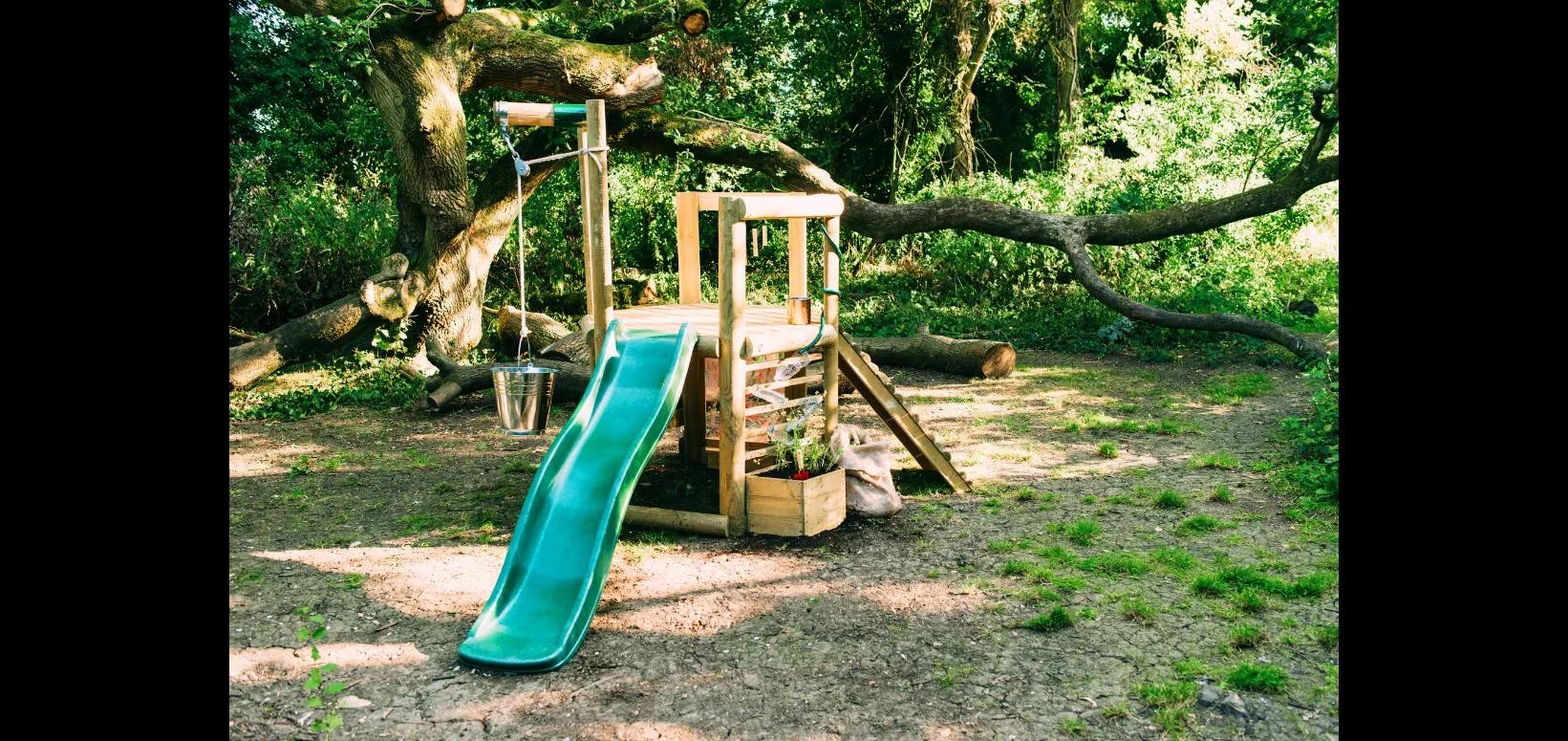 Discovery Spielhaus Outdoor-Spielhaus für Kinder aus Holz, Kletterrampe, Rutsche, Pflanzkübel, Malscheibe, natur - 6