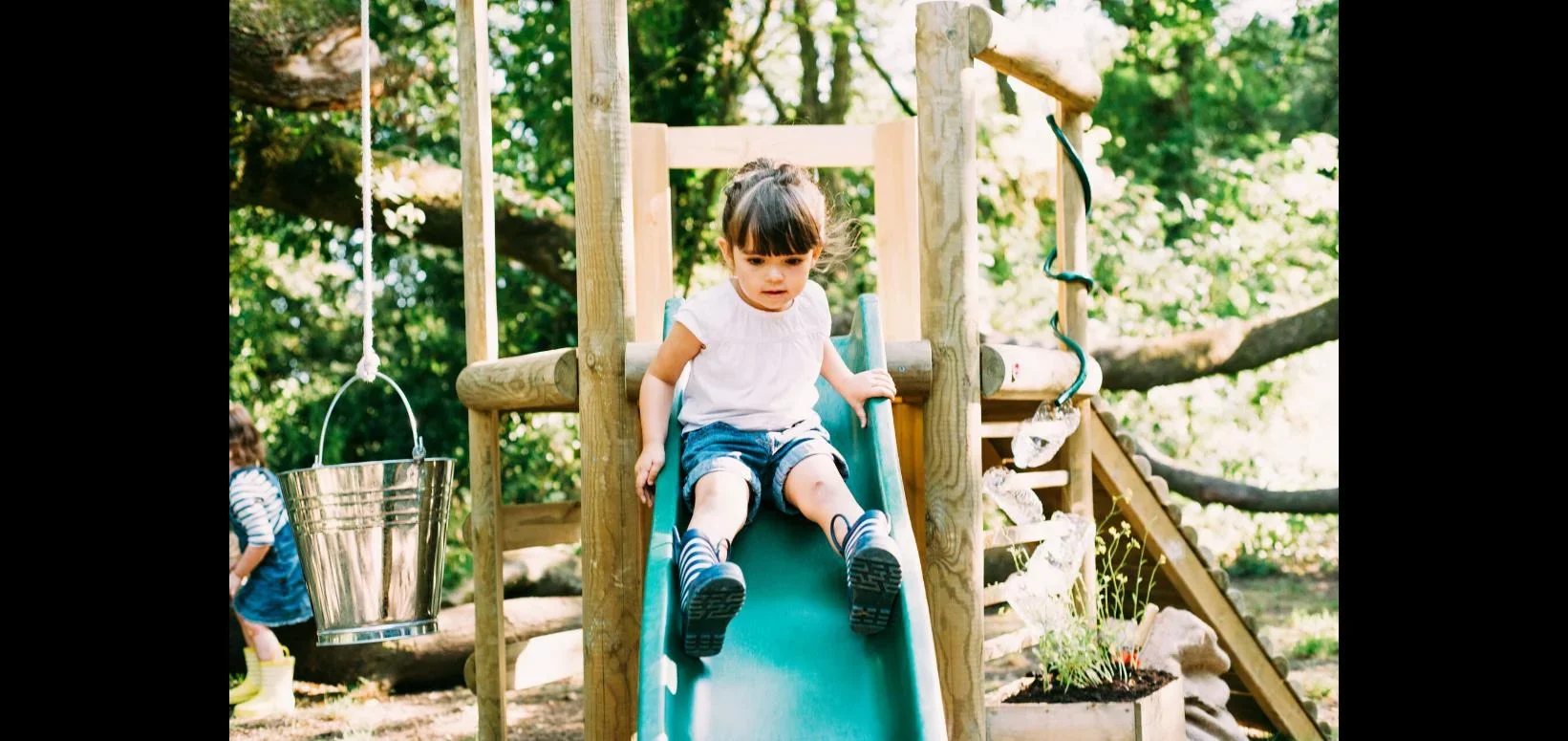 Discovery Spielhaus Outdoor-Spielhaus für Kinder aus Holz, Kletterrampe, Rutsche, Pflanzkübel, Malscheibe, natur - 10