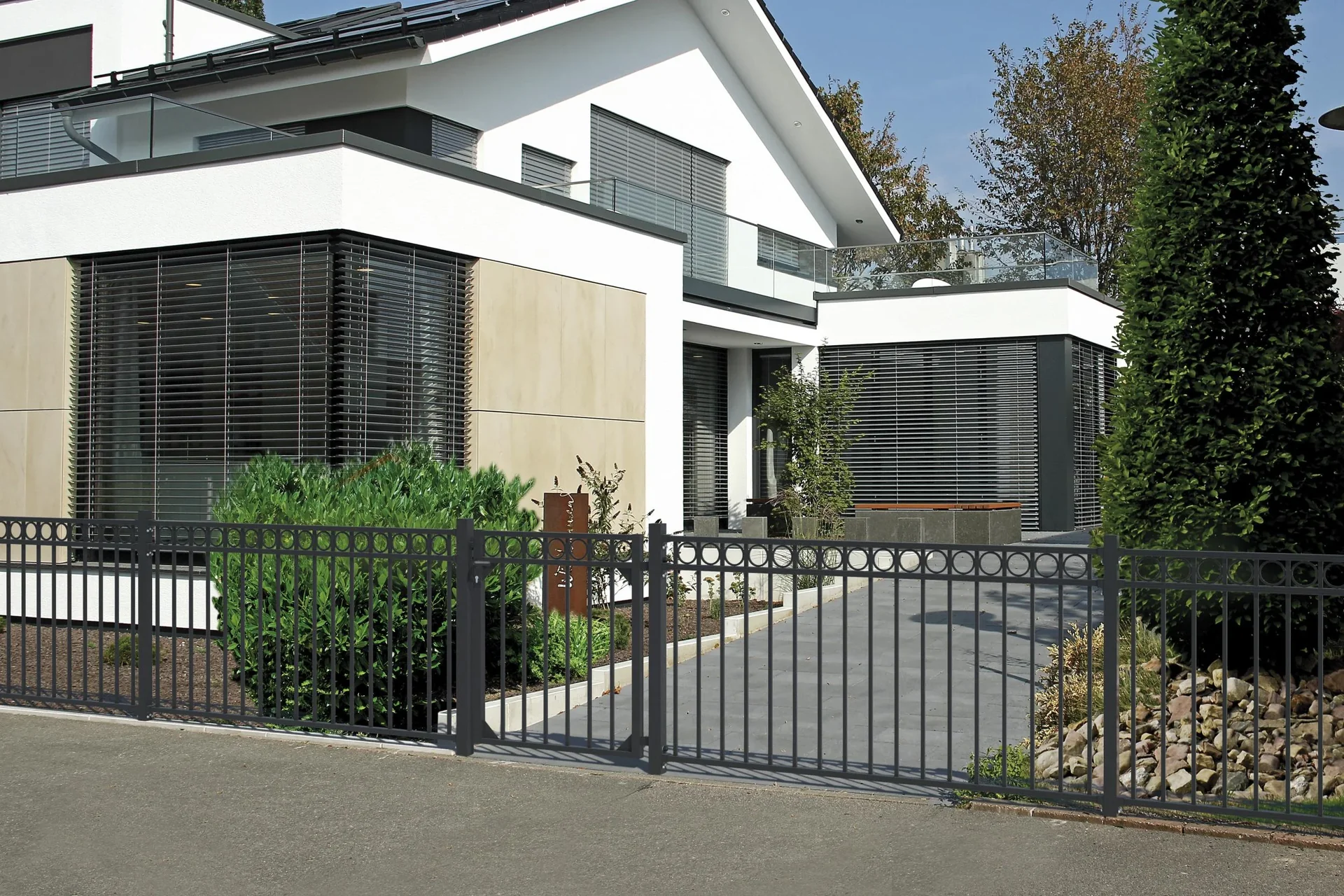 Zaunkomplettset Circle, zum Einbetonieren, matt-schwarz, Höhe 100 cm, Länge 10 m - 2