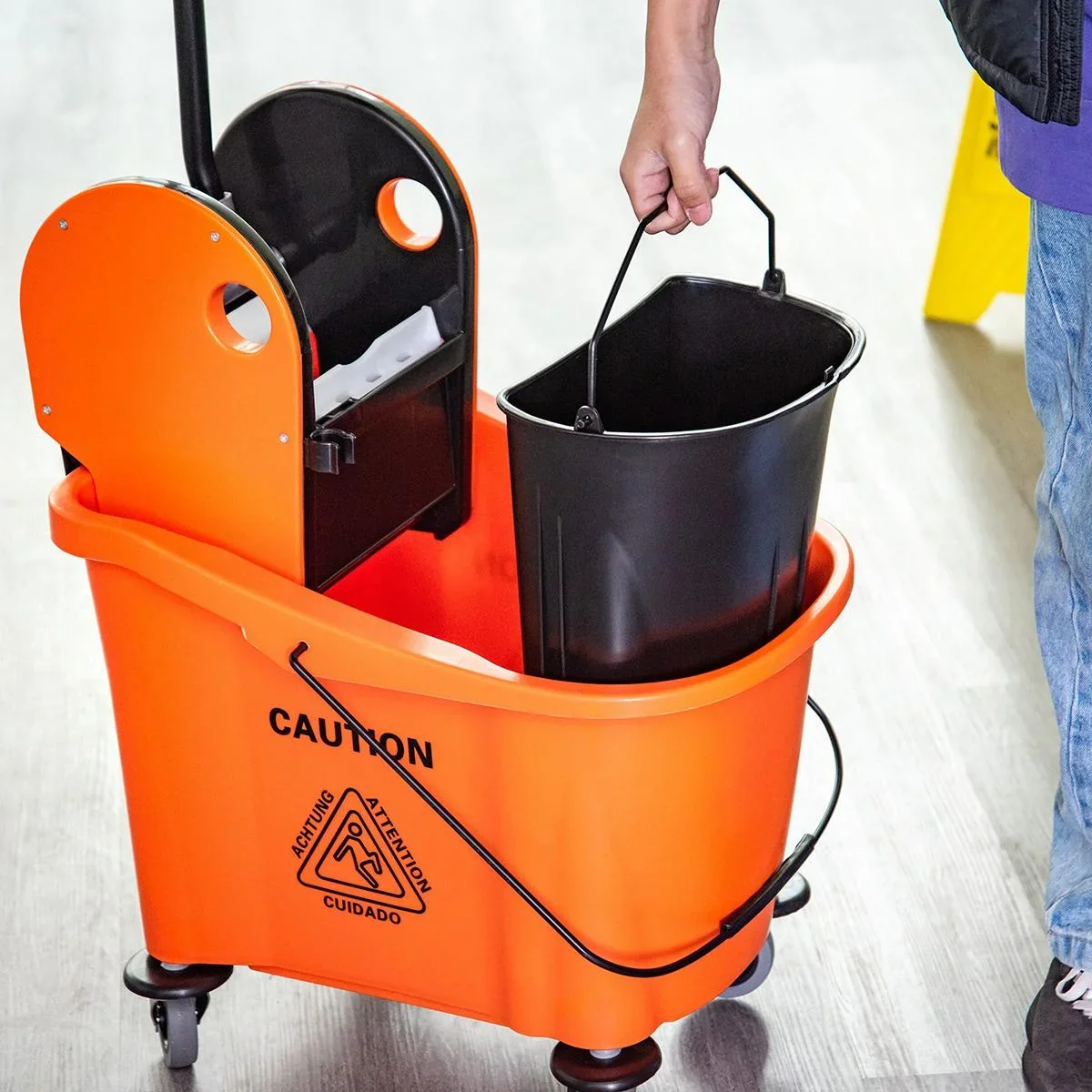 Putzwagen mit Auswringvorrichtung - 0