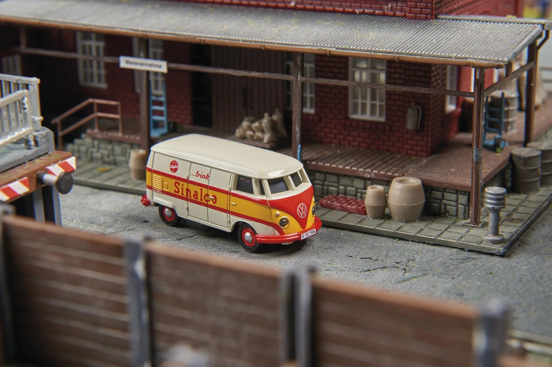 1:87 VW T1 Bus Kastenw. Sinalco 100% RTR - 0