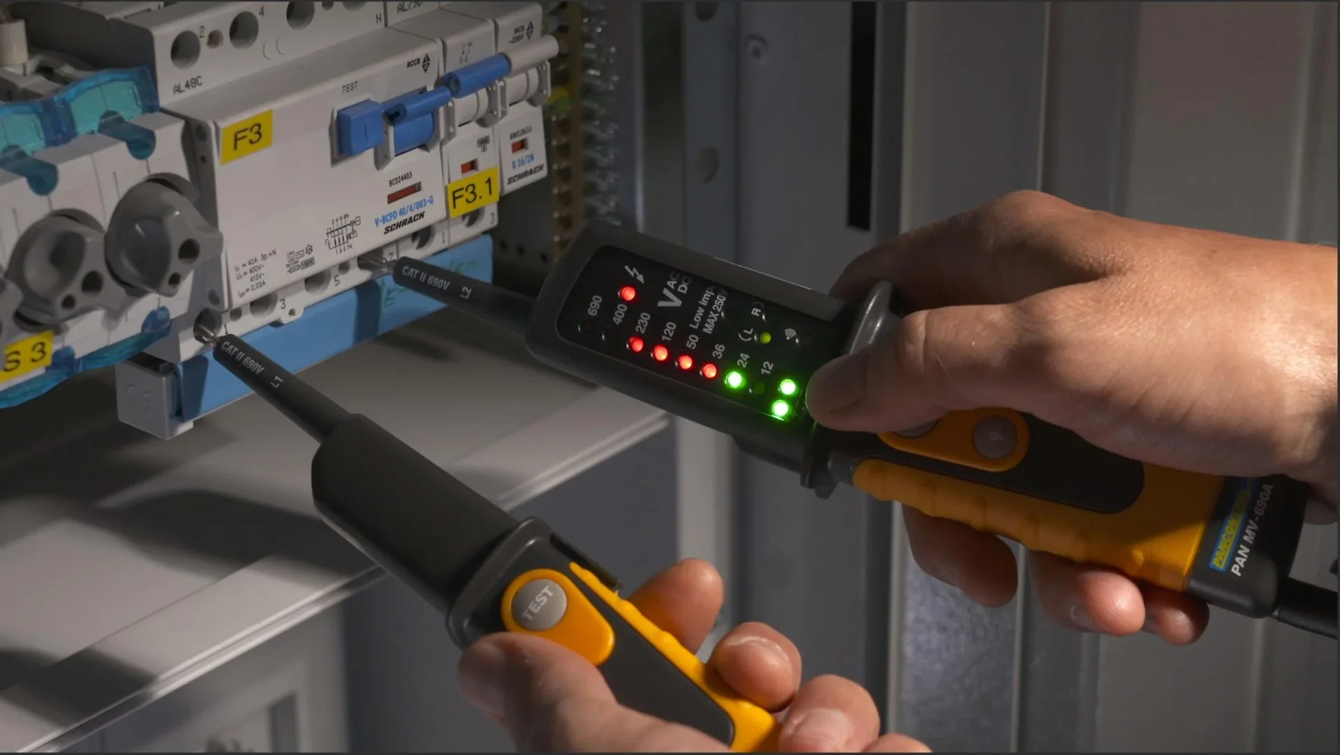 Spannungs- & Durchgangsprüfer 690V AC/DC mit LED- und Drehfeld-Anzeige - 1