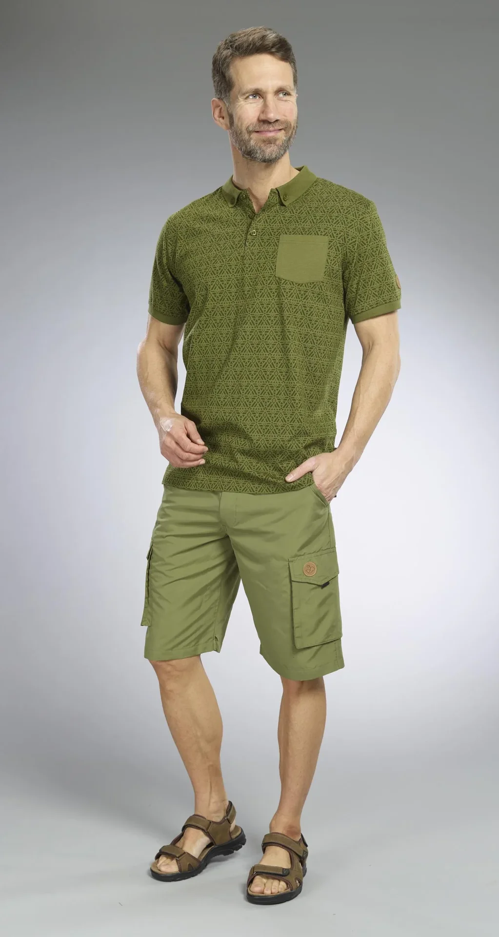Shorts, Farbe oliv, Gr.M - 8