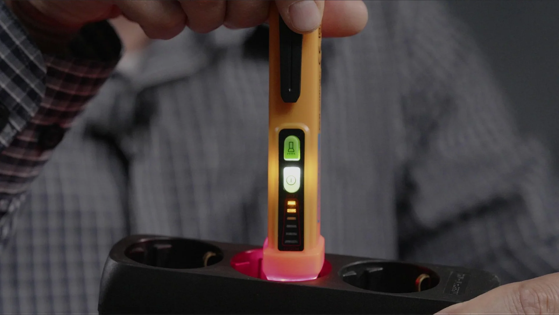 Voltfinder - kontaktloser Spannungsprüfer - 0