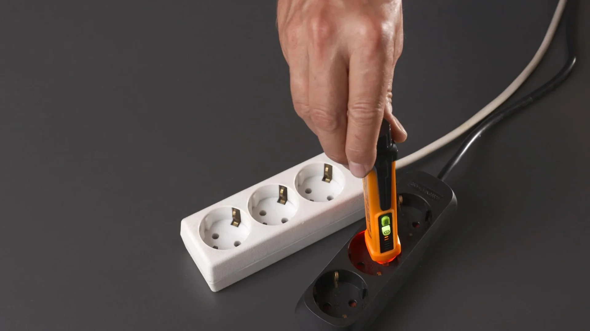 Voltfinder - kontaktloser Spannungsprüfer - 2