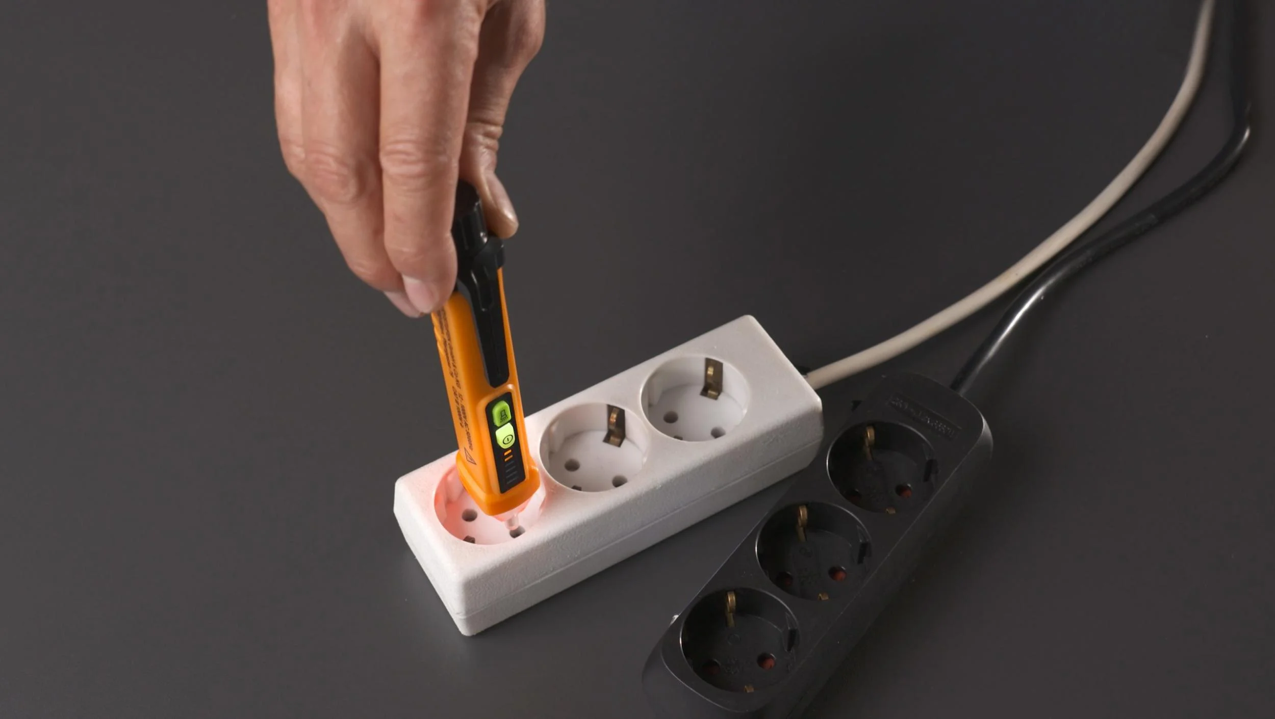 Voltfinder - kontaktloser Spannungsprüfer - 4
