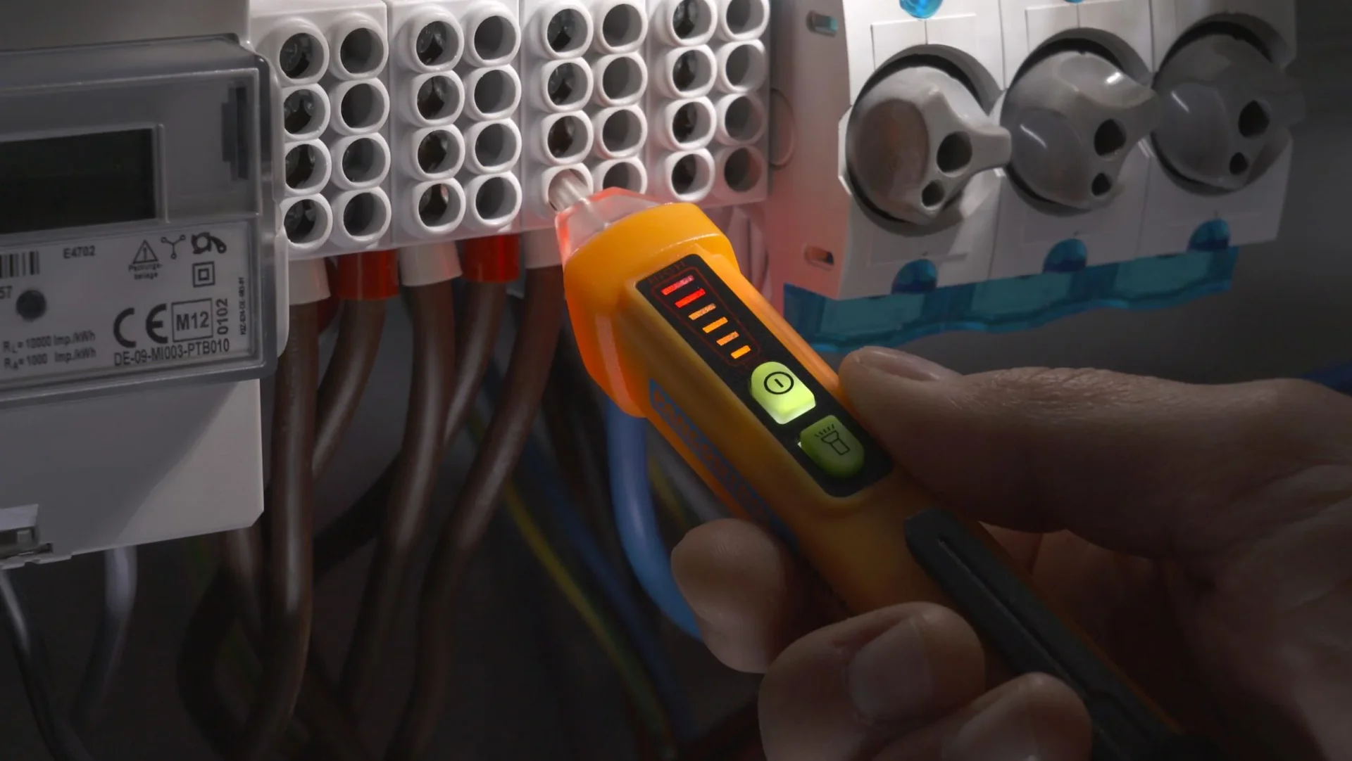 Voltfinder - kontaktloser Spannungsprüfer - 5