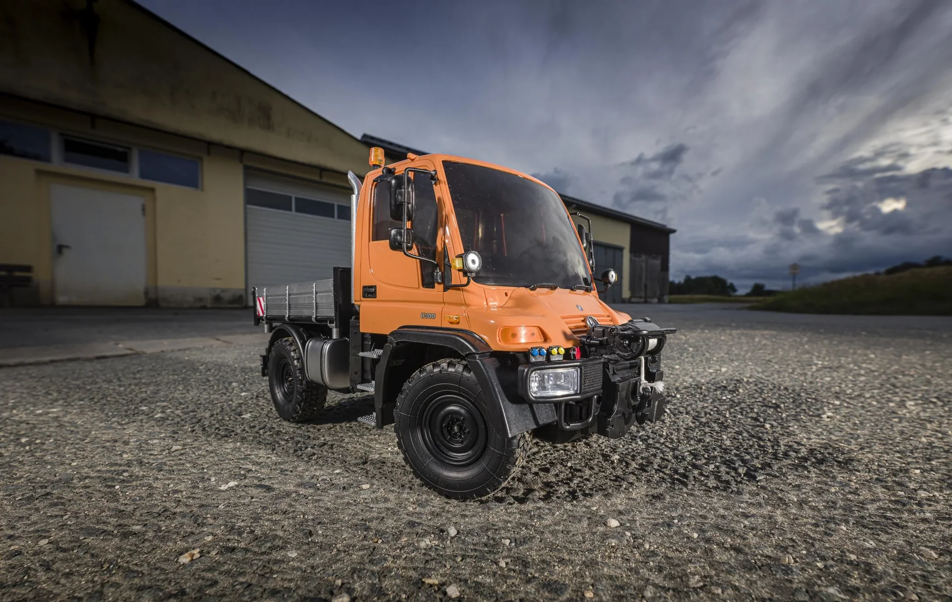 Fahrzeug MB Unimog U300 2.4 G 100 % RTR orange 1:12 - 2