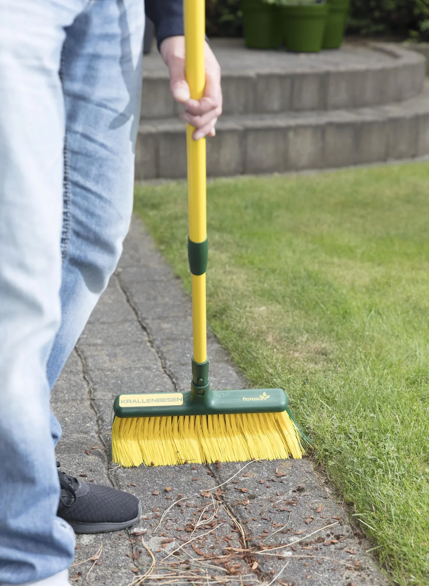 Krallenbesen mit Teleskopstiel, 35 cm breit - 1