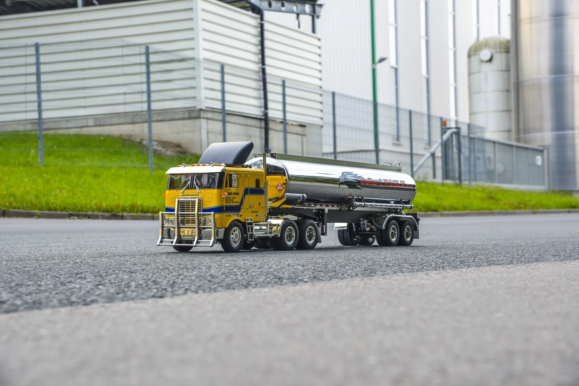 RC Truck Bausatz 1:14 Globe Liner Cab Over BS - 2