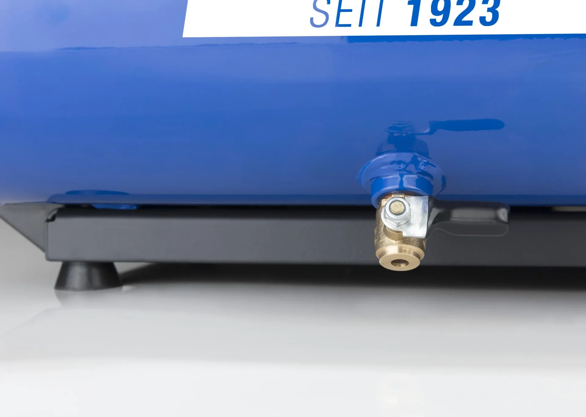 Akku-Druckluftkompressor-Set, 2x18 Volt-4 Ah, 1x Dippel-Schnellladegerät - 2