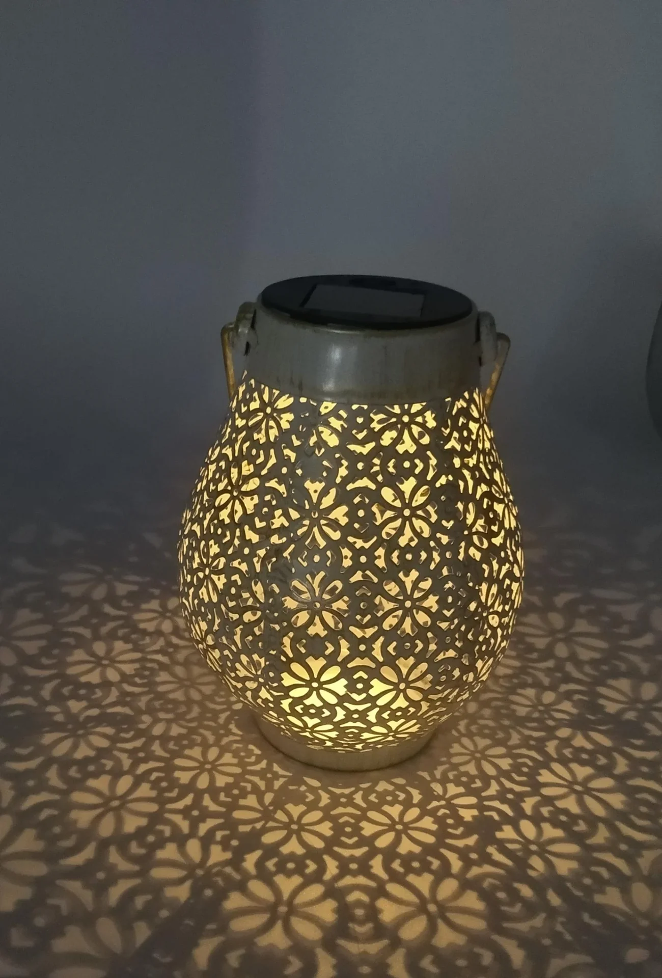 LED Solar Laterne aus Metall - 0