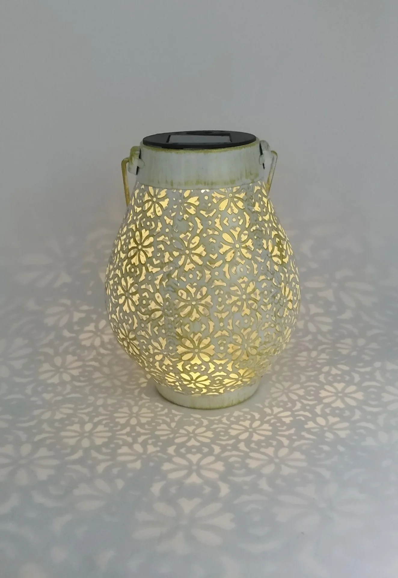 LED Solar Laterne aus Metall - 3