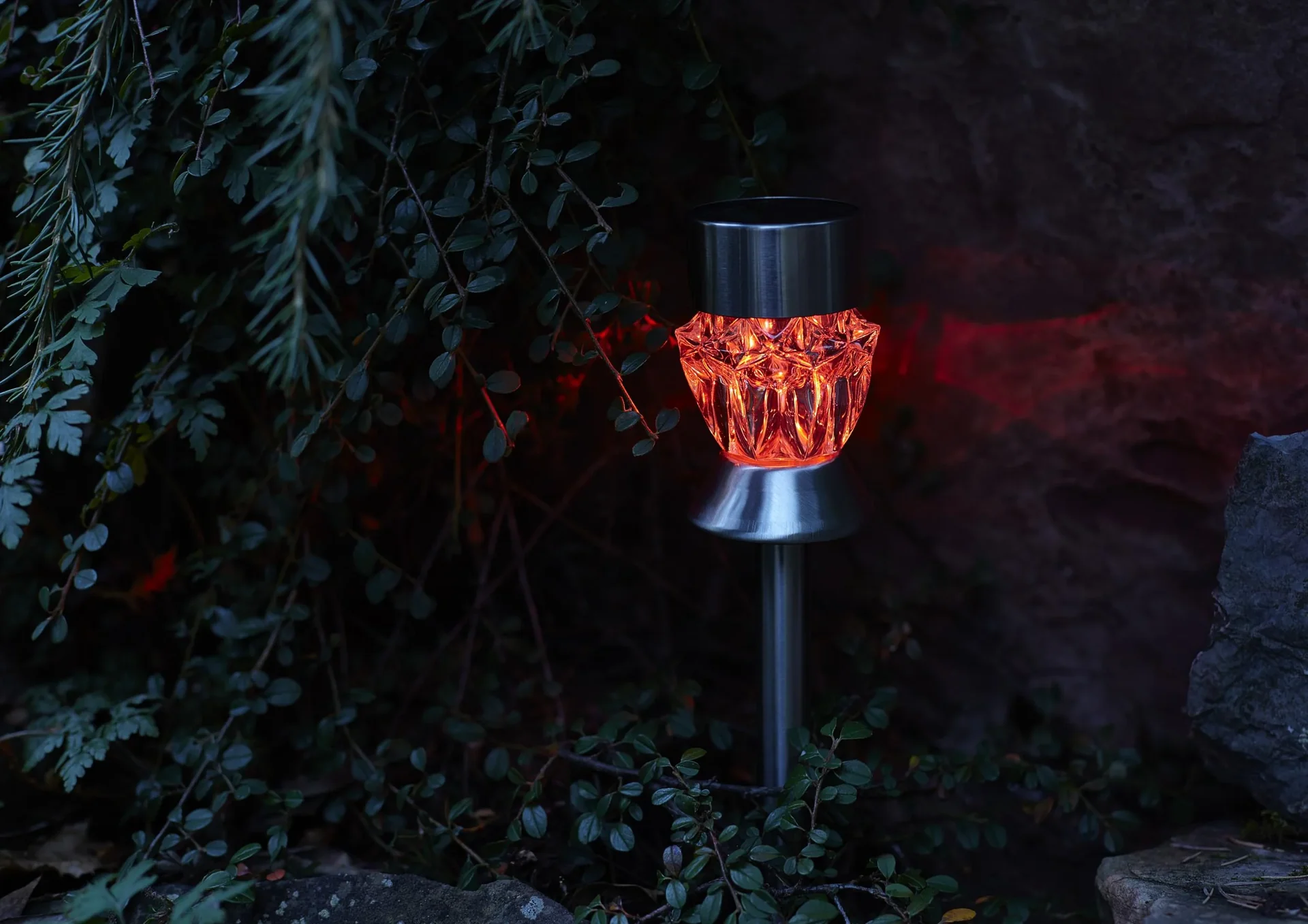 Solar LED Leuchte mit Erdspieß - 4