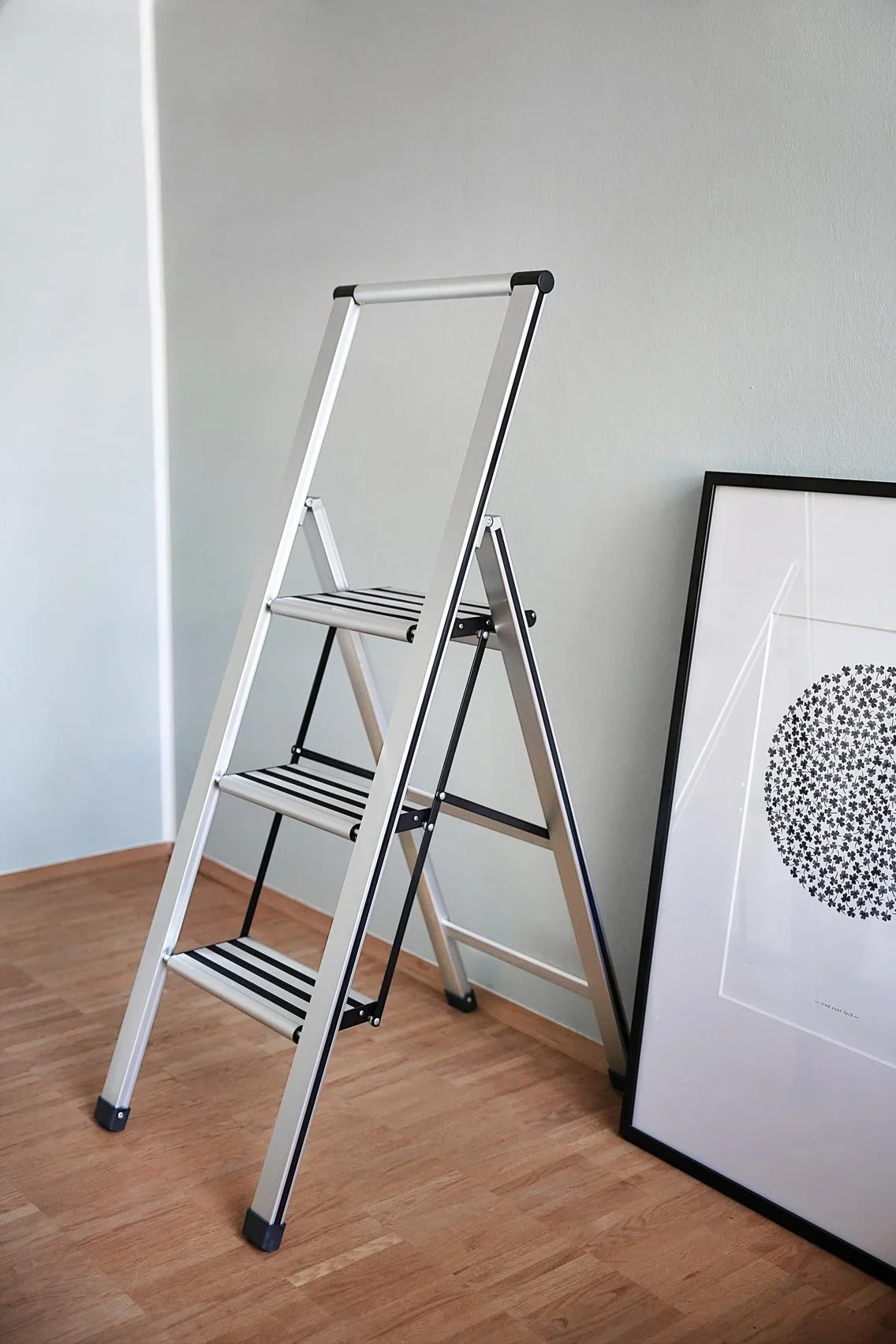 Alu-Design Klapptrittleiter 1-stufig Silber, rutschfeste Haushaltsleiter, Sicherheits-Stehleiter - 2