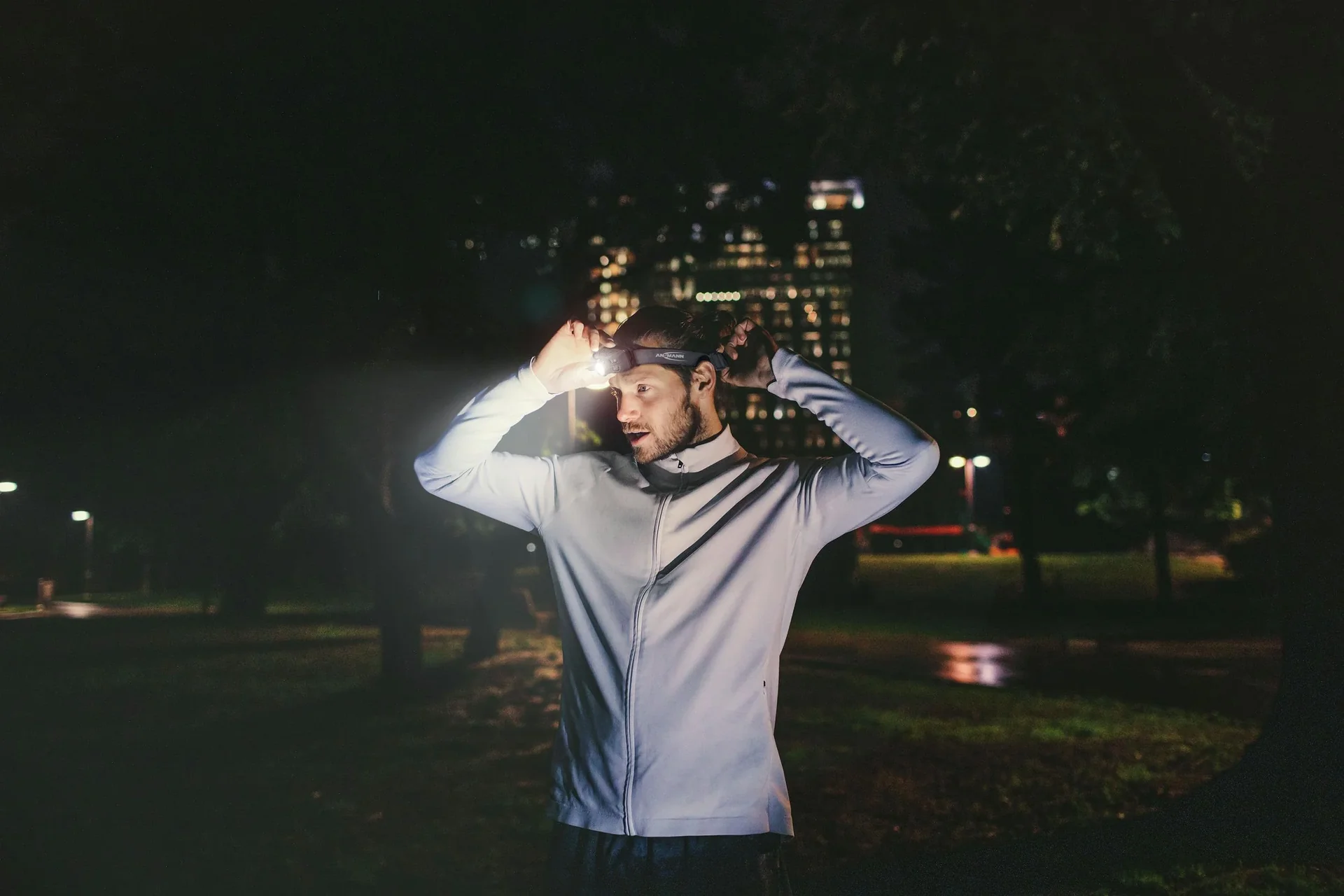 Kopfleuchte mit Gestensteuerung, wiederaufladbar, dimmbar, fokusierbar - 9