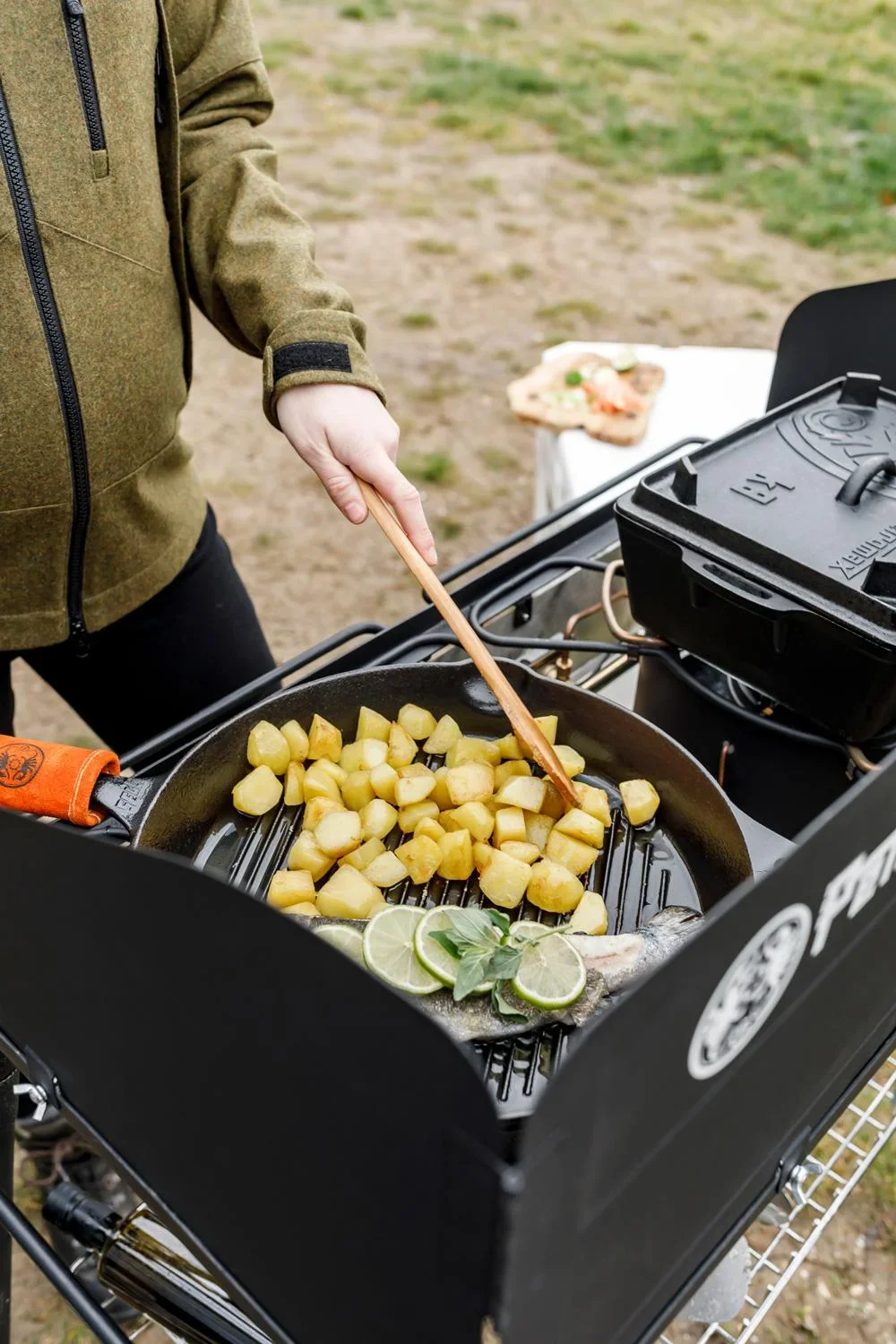 Grill-Feuerpfanne gp35 mit Stiel - 0