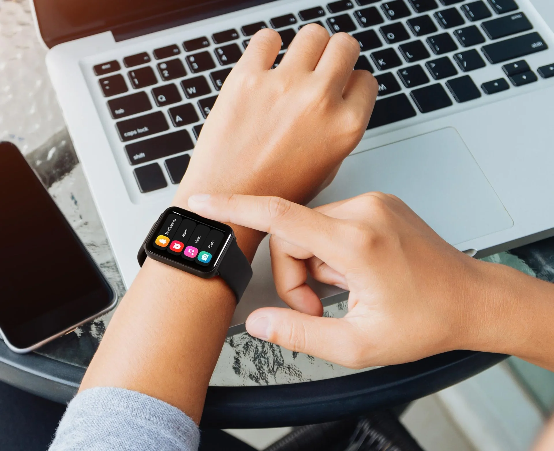 Smartwatch mit Überwachung der Körpertemperatur, der Herzfrequenz und Schlafaktivität - 1